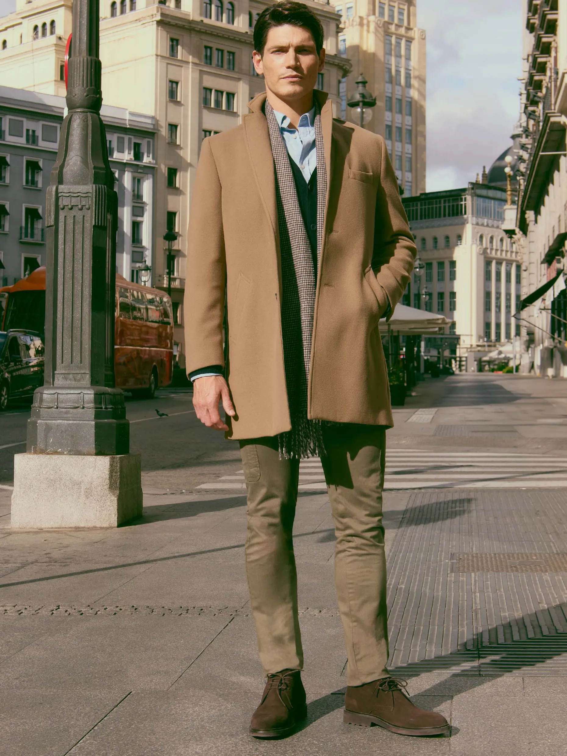 Moon Cappotto con Cappuccio Morbido - Design Elegante di Alvaro Moreno, Giacca Invernale a Stile Minimalista 

(：，