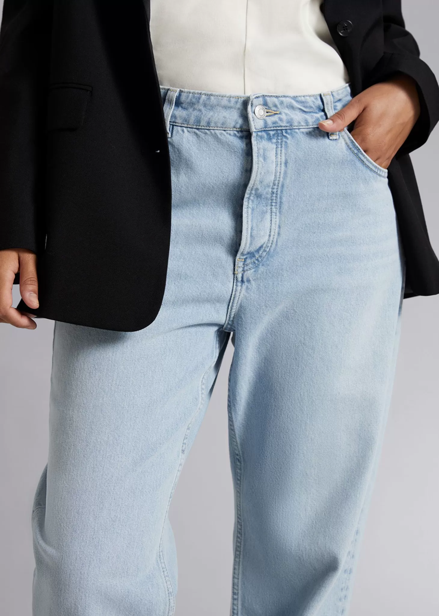 & Other Stories Jeans a Sigaretta Comodi in Tinta Celeste - Novità Stagionale con Fodera Morbida