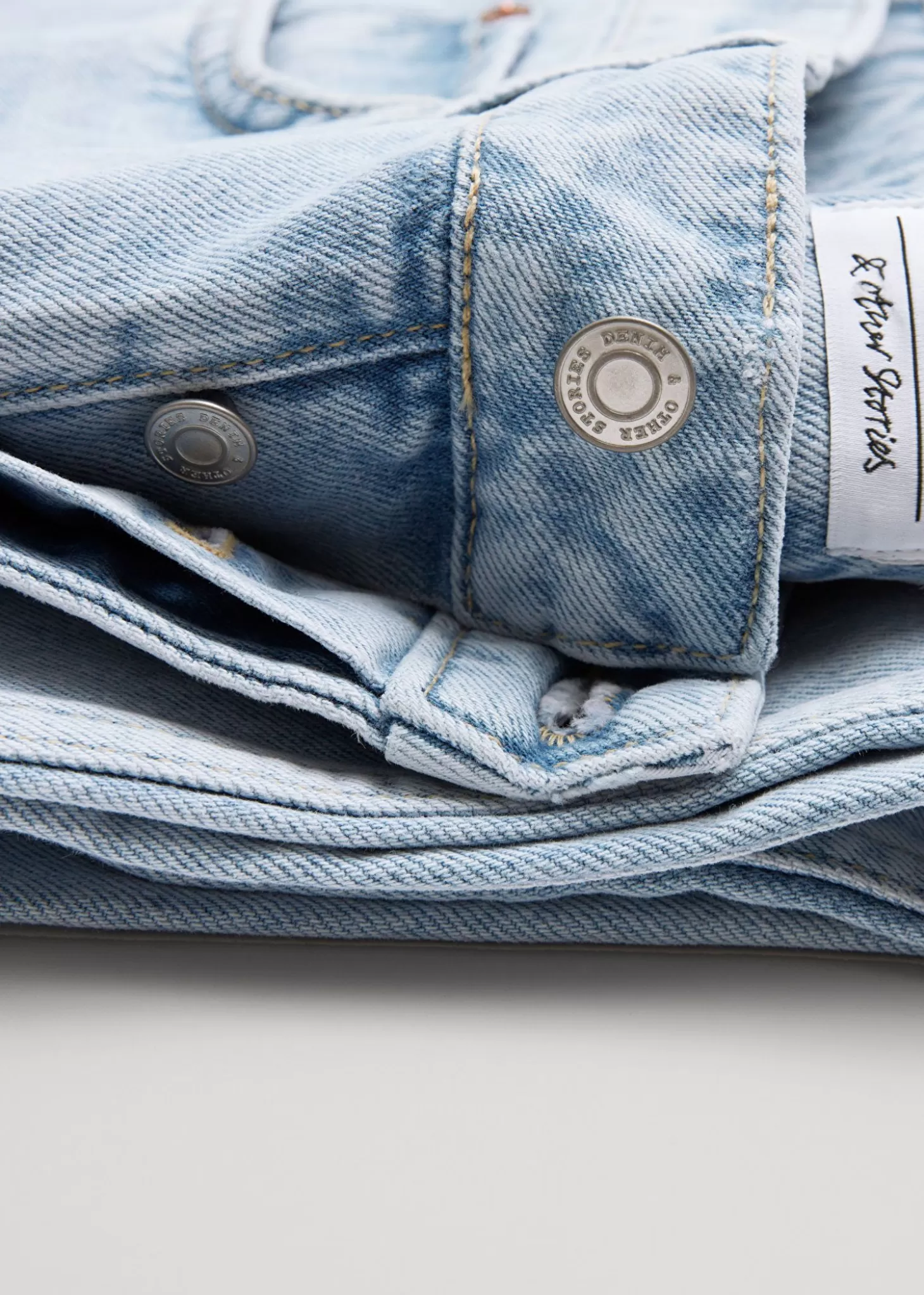& Other Stories Jeans a Sigaretta Comodi in Tinta Celeste - Novità Stagionale con Fodera Morbida