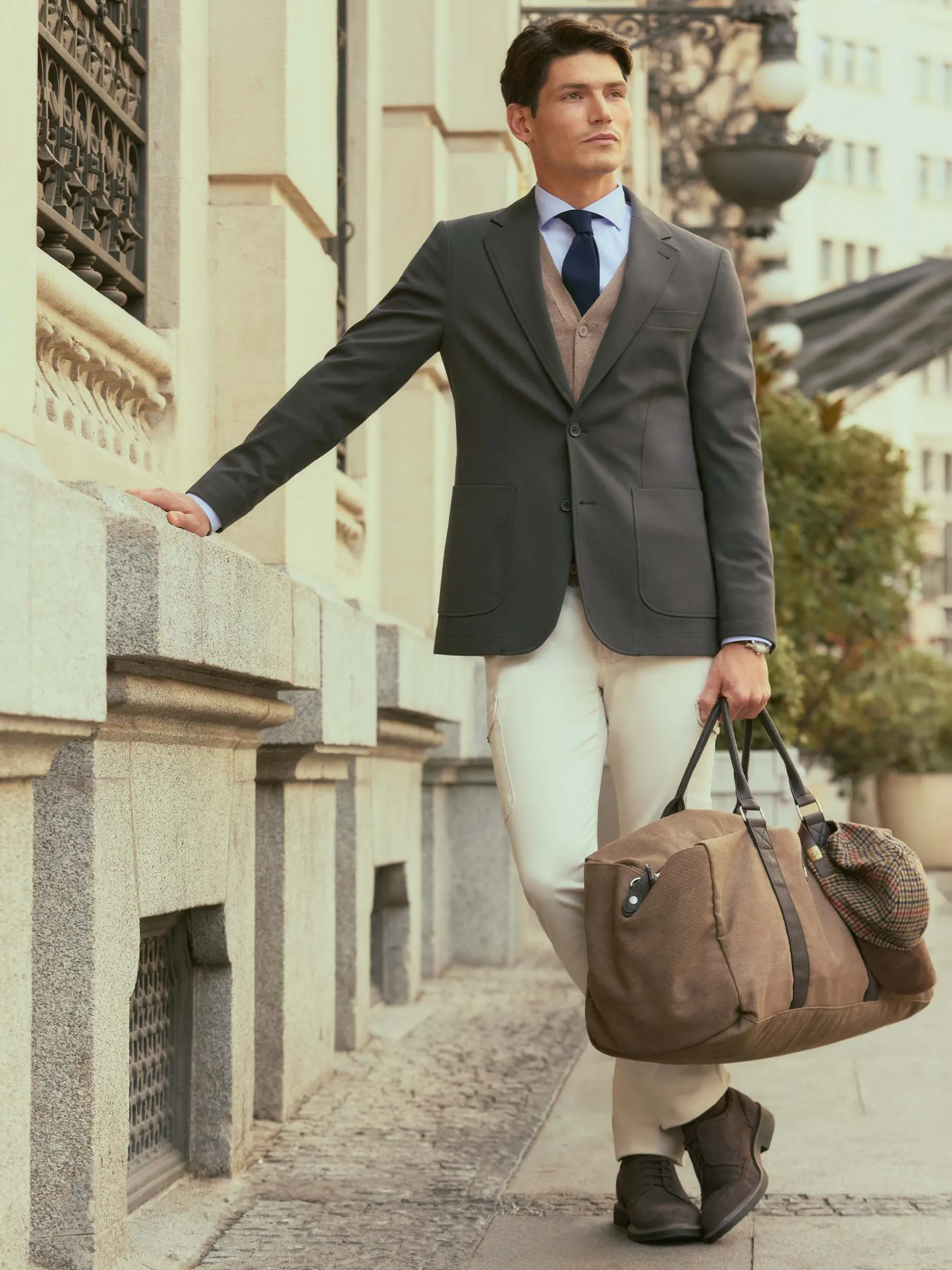 Alvaro Moreno Borsa Americana in Pelle Verniciata - Collezione Autunno 2023 con Design Ricercato