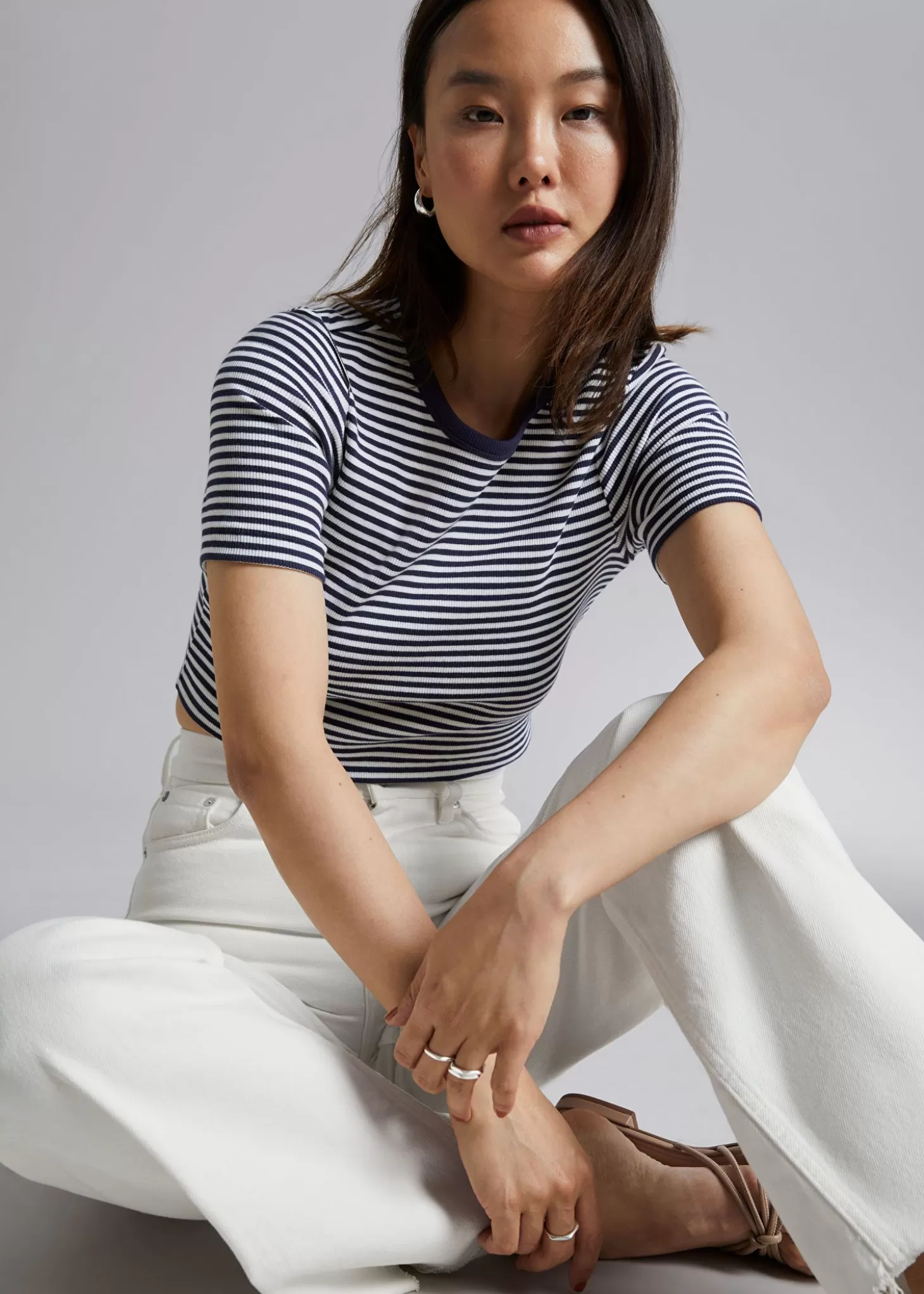 Offerta Esclusiva Other Stories T-Shirt Con Strisce Contrastanti - Taglio Comfort in Blu e Bianco, Stile Minimal