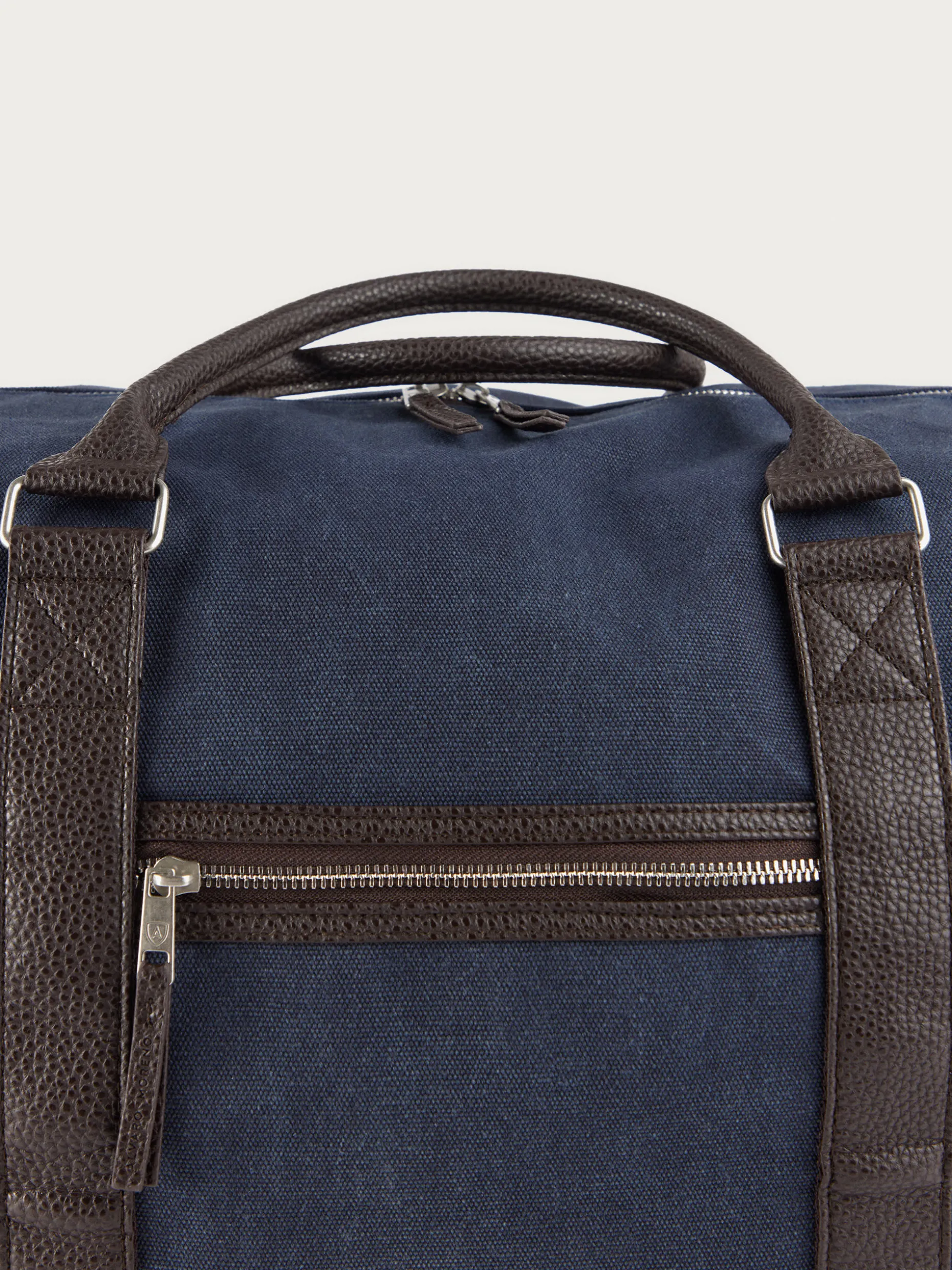 Borsa Firmata Nolan con Design Esclusivo di Alvaro Moreno - Edizione Limitata, Stile Unico per Look Inconfondibile