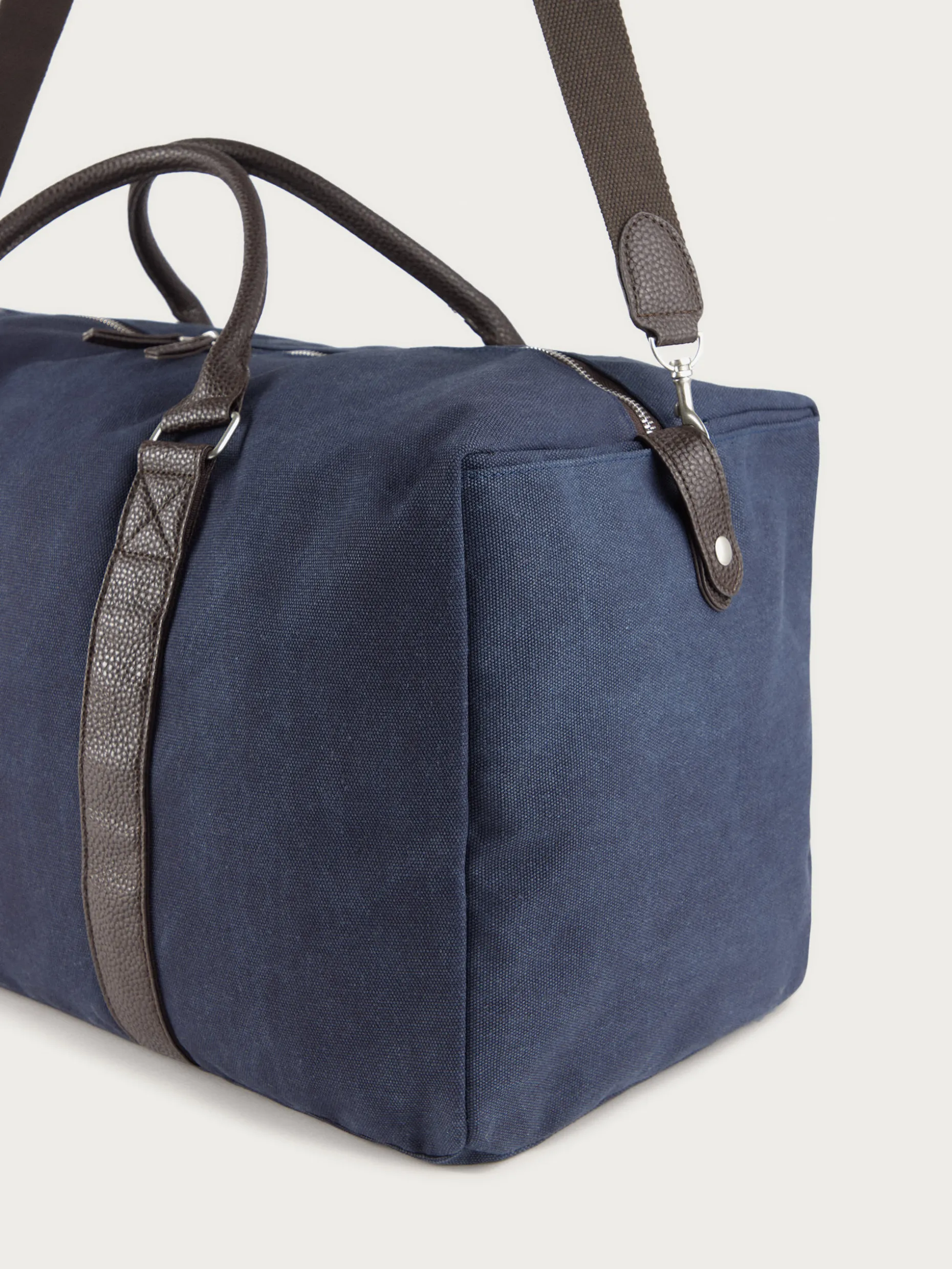 Borsa Firmata Nolan con Design Esclusivo di Alvaro Moreno - Edizione Limitata, Stile Unico per Look Inconfondibile