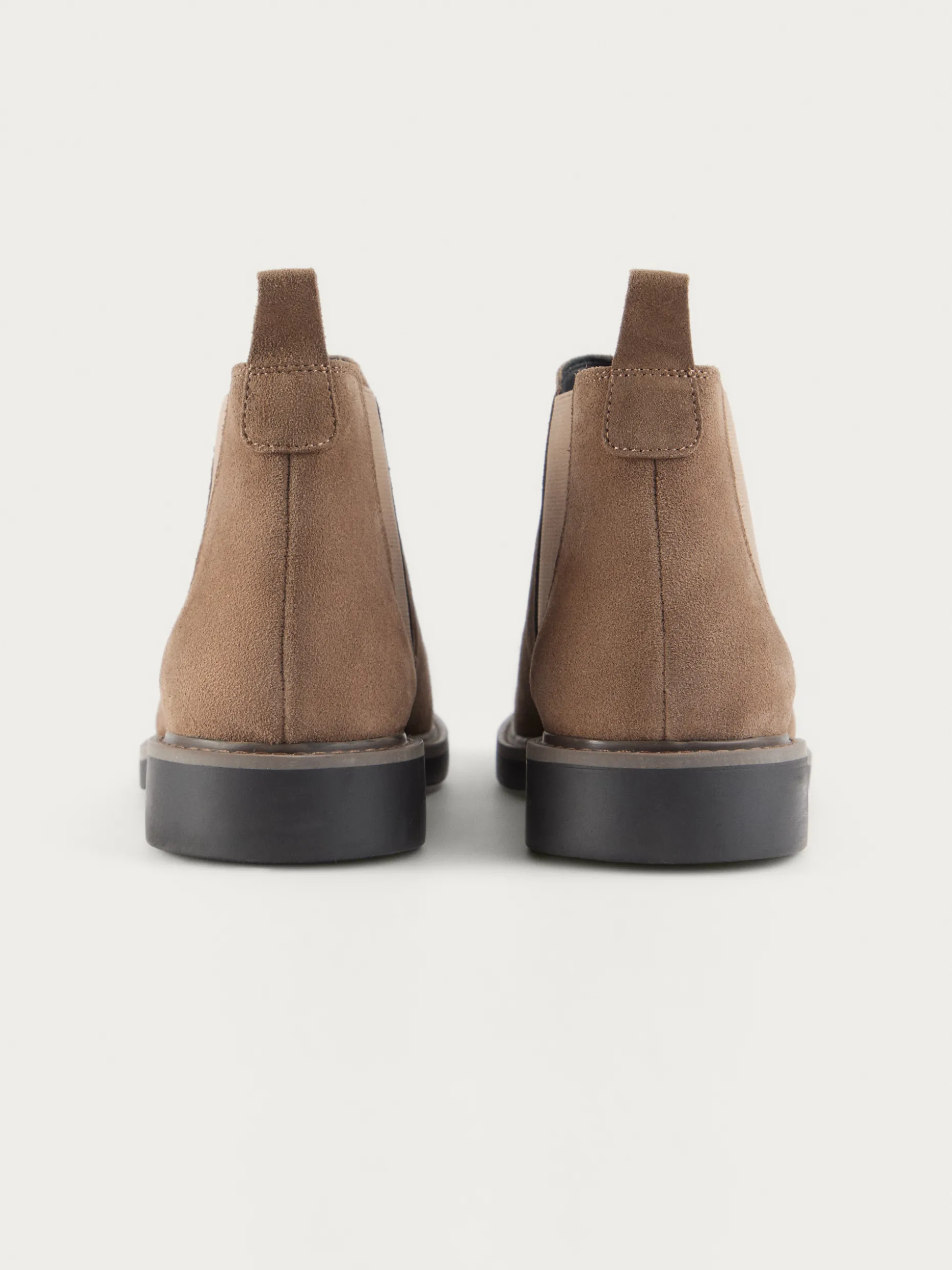 Scarpa Elasticizzata Comfort di Álvaro Moreno - Design Moderno per Movimenti Naturali
(Note: The name