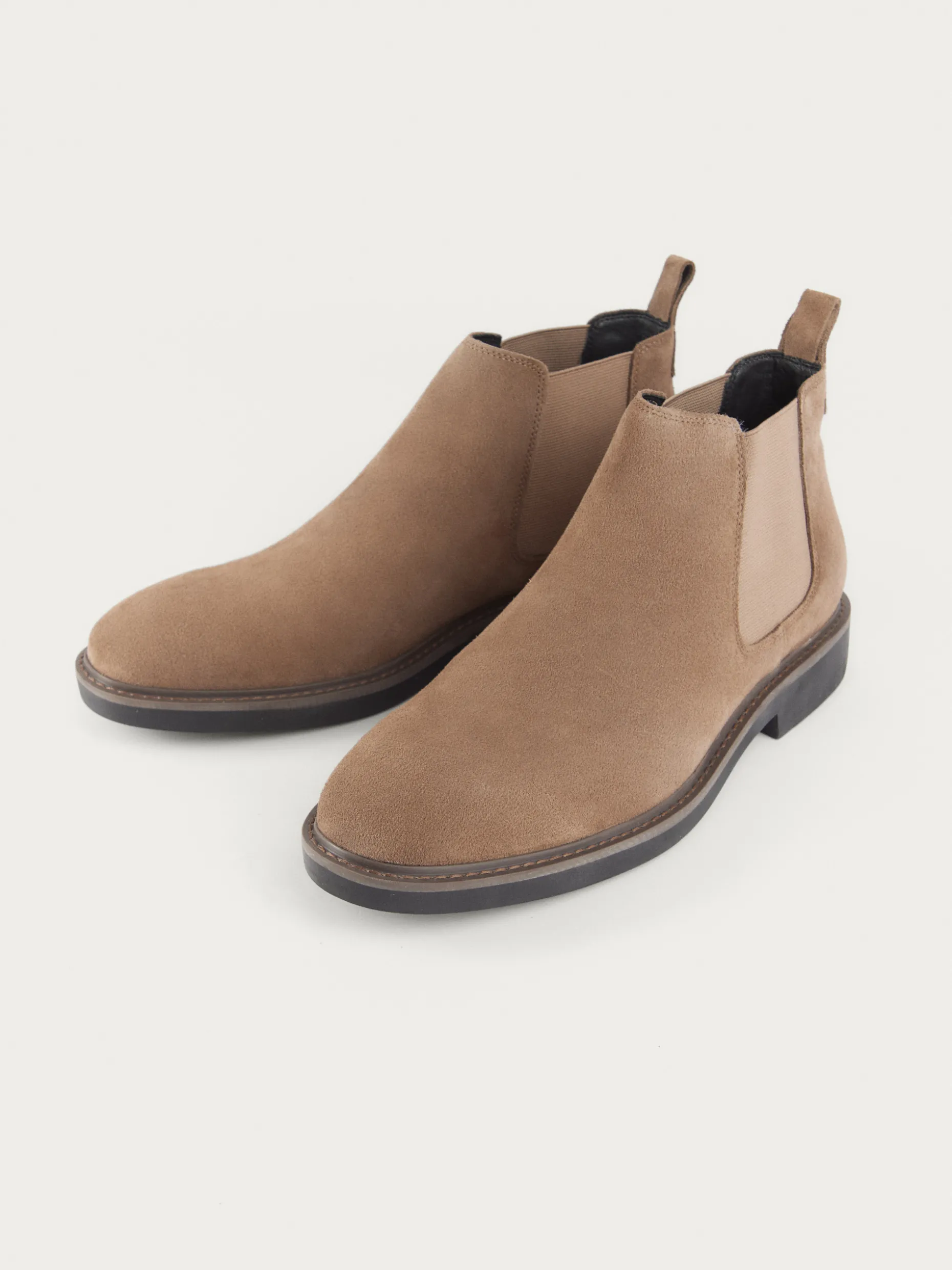 Scarpa Elasticizzata Comfort di Álvaro Moreno - Design Moderno per Movimenti Naturali
(Note: The name