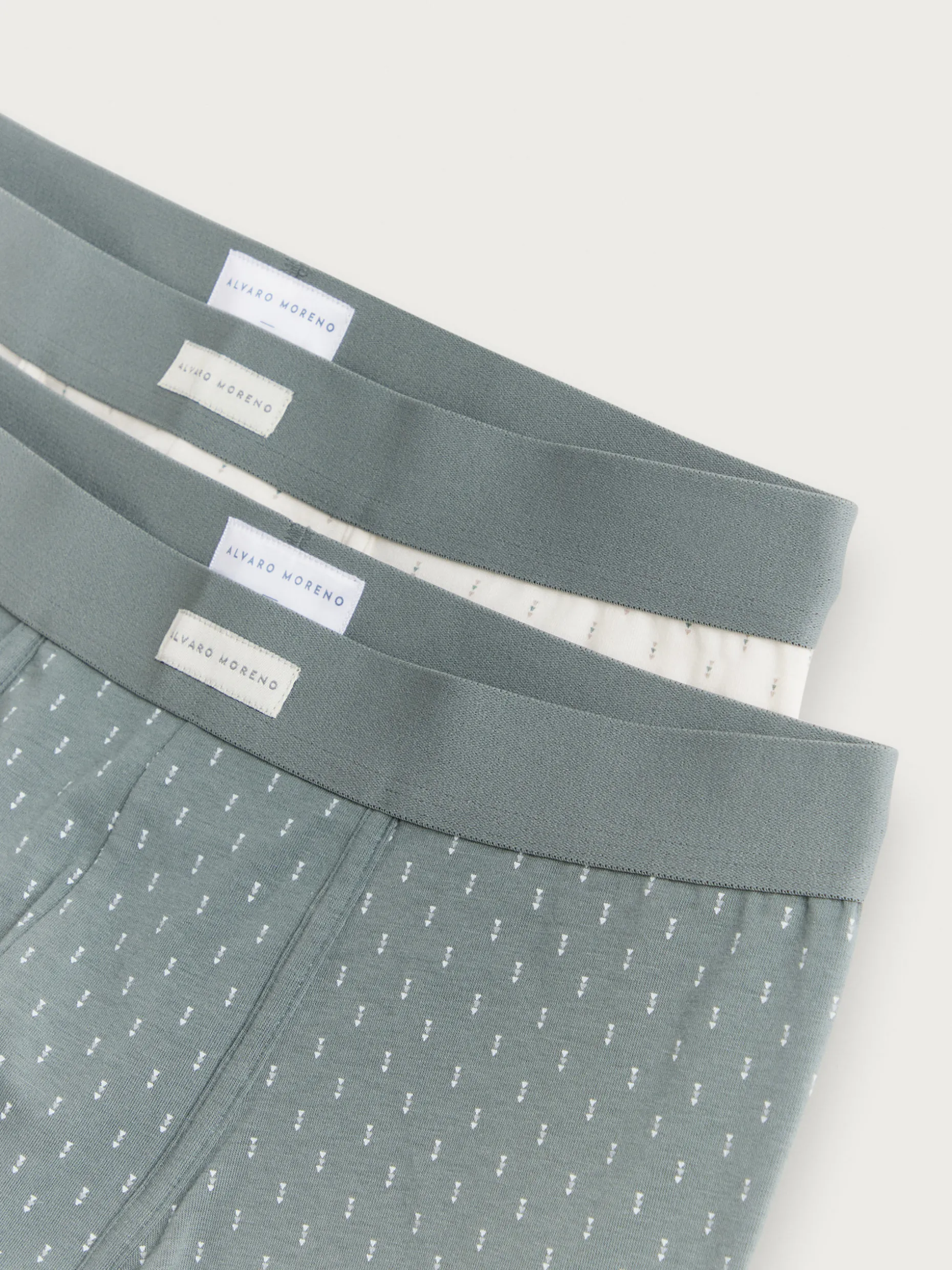 Pantaloncini Uomo Stile Tribale - Design Unico e Confortevole di Alvaro Moreno 

Oppure:

Mutande Sportive Etniche - Tessuto Leggero e Taglio Moderno | Collezione Alvaro Moreno 

Oppure:

Boxer Maschili con Motivi Indigeni - Comfort Senza Pari nella Linea Artigianale Moreno