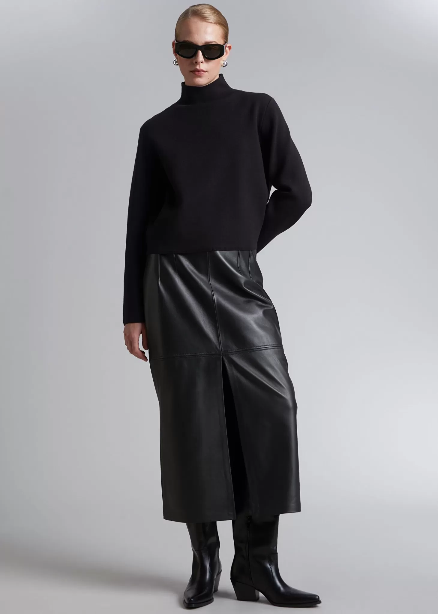 Maglione Oversize con Colletto Arrotolato - Nero Classico da Stories & Altre