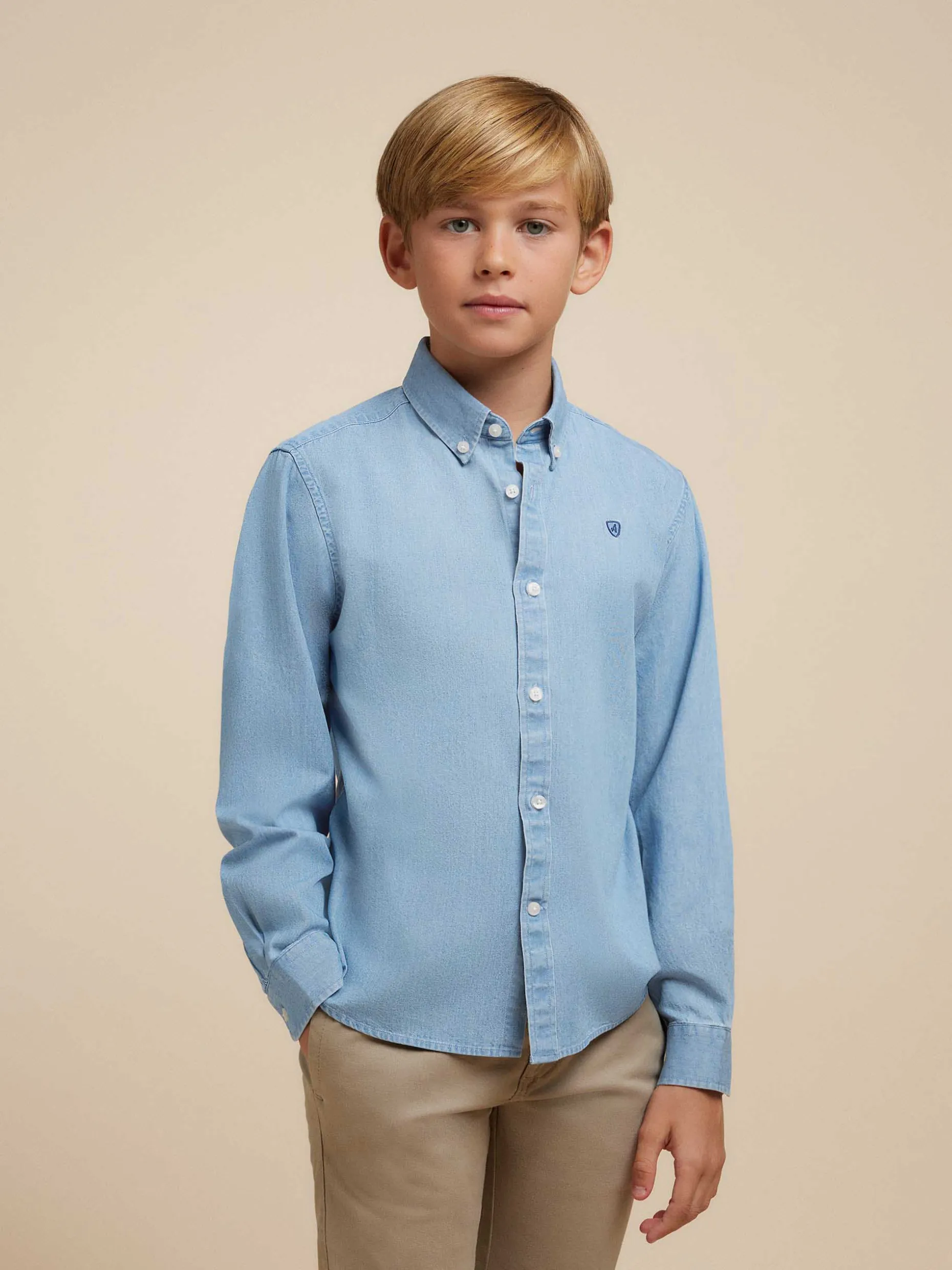 Camicia Jeans Bambini Confortevole - Stile Casual con Tocco Resistente  
Scopri la Collezione Alvaro Moreno | Offerta Esclusiva per Piccoli Esploratori