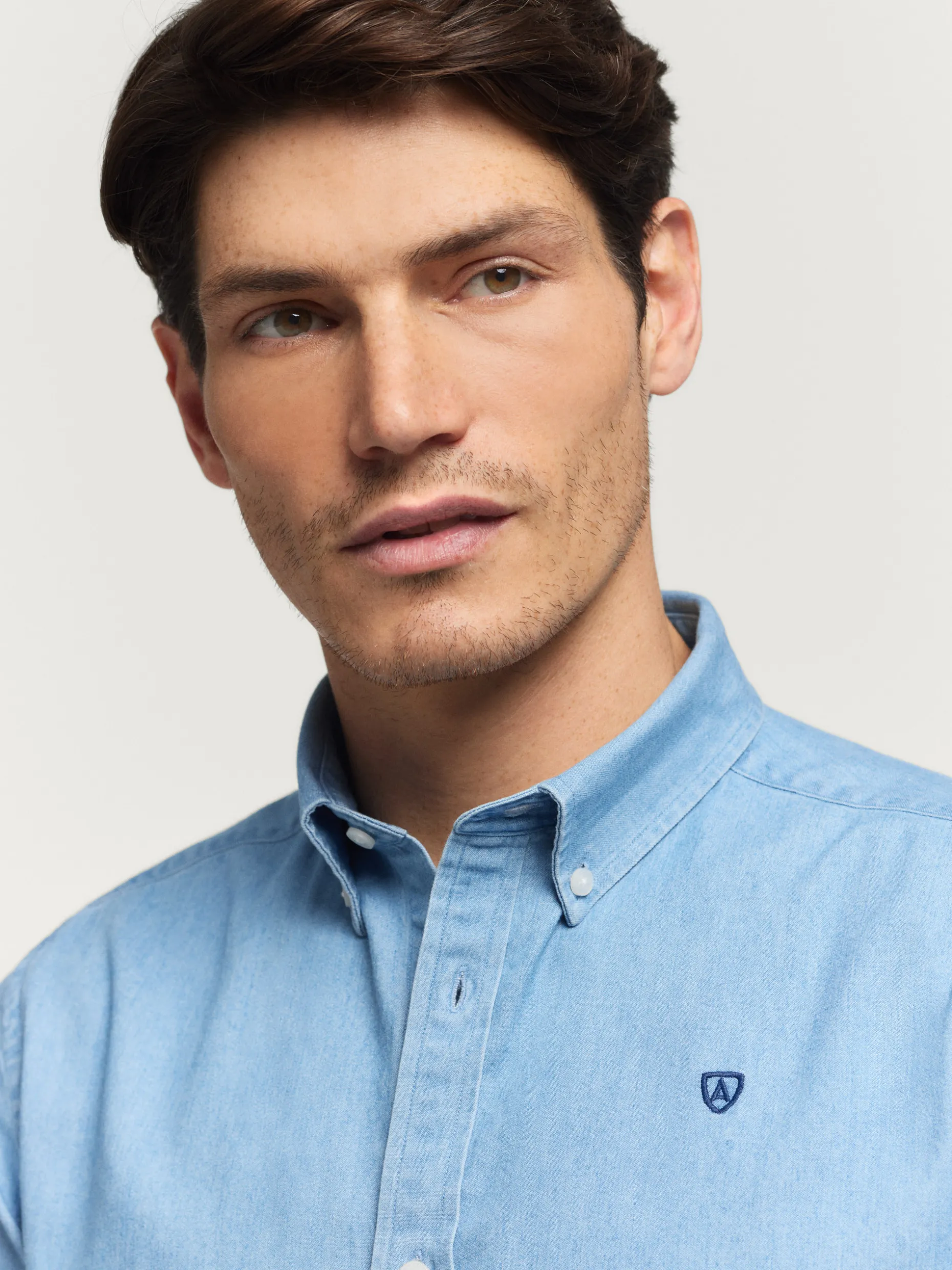 Camicia Uomo in Denim Trama Irregolare - Collezione Esclusiva Alvaro Moreno | Stile Autentico per Look Casual Ricercato