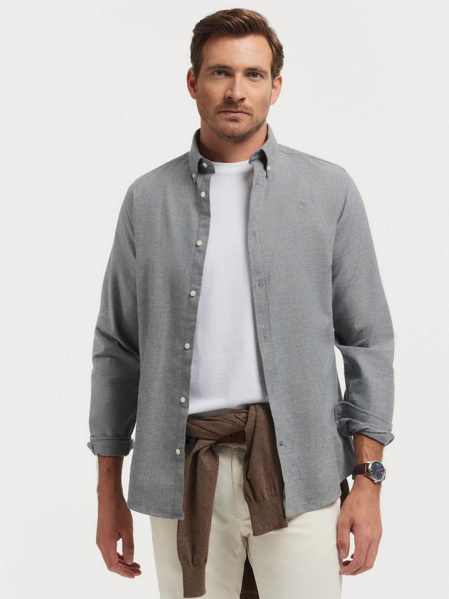 Camicia Classica in Flanella Twill - Design Casual Elegante di Alvaro Moreno 

Realizzata in tessuto twill di alta qualità, modello versatile per ogni occasione. Colori coordinati disponibili nella collezione autunnale.