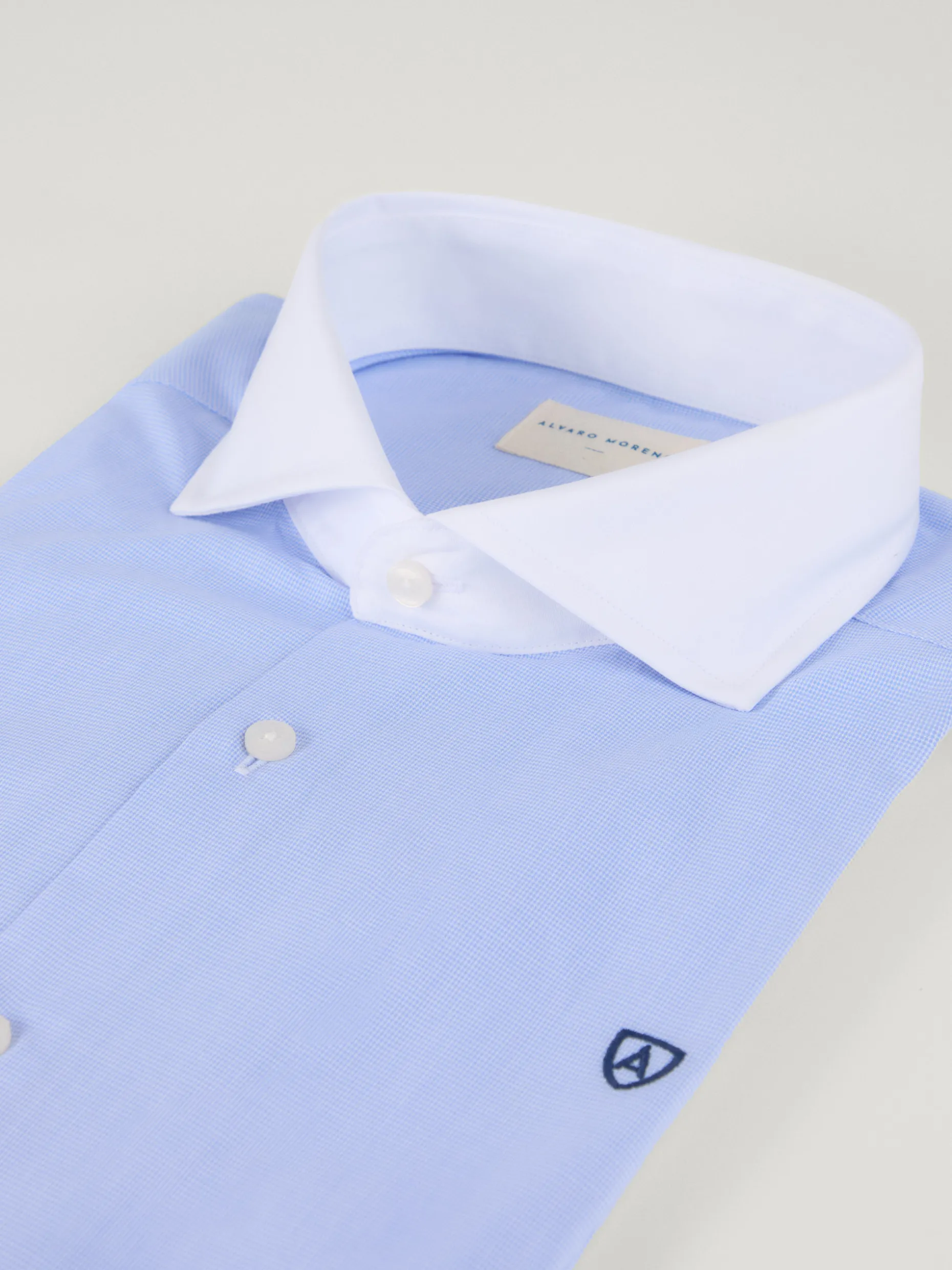 Camicia Uomo in Microfibra Bianca - Confezione Comfort & Stile | Collezione Esclusiva Outlet di Alvaro Moreno