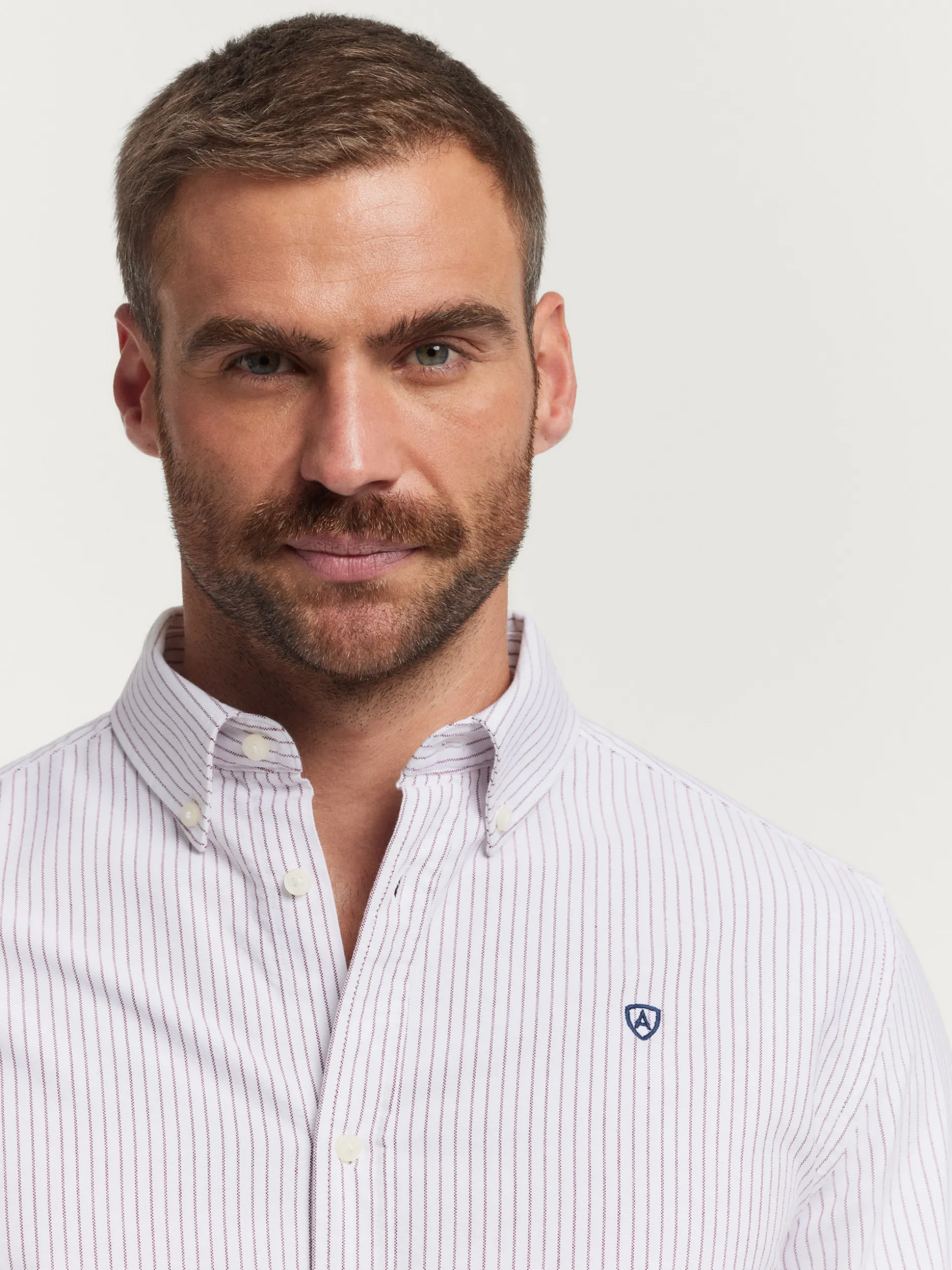 Alvaro Moreno: Camicia Oxford Aston in Edizione Speciale - Promozione Flash con Sconto Imperdibile!