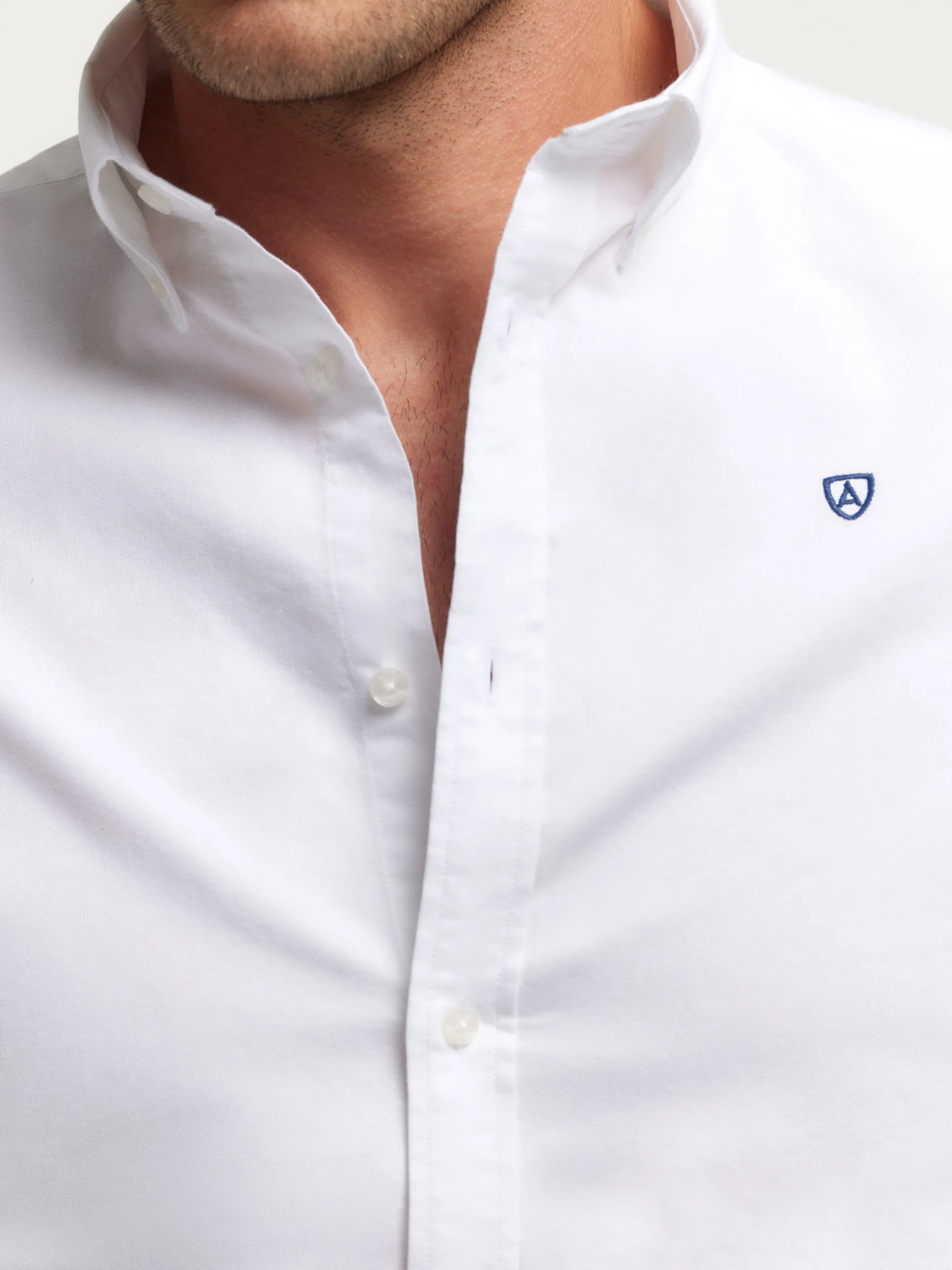 Alvaro Moreno Outlet: Camicia Oxford Classica - Tessuto resistente e comfort assicurato per lo stile quotidiano