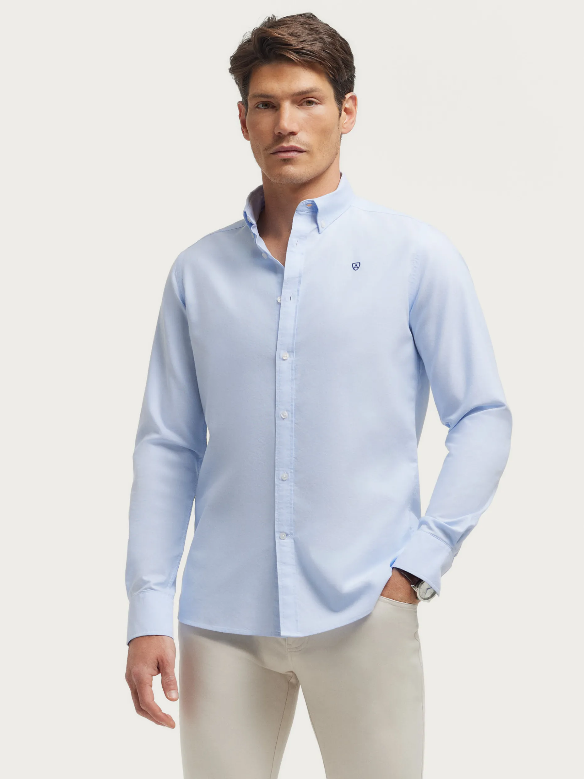 Camicia Oxford Classica in Cotone - Confezione Artigianale con Bottoni Mother-of-Pearl | Design Minimalista e Comfort Premium da Alvaro Moreno - Collezione Autunno 2023