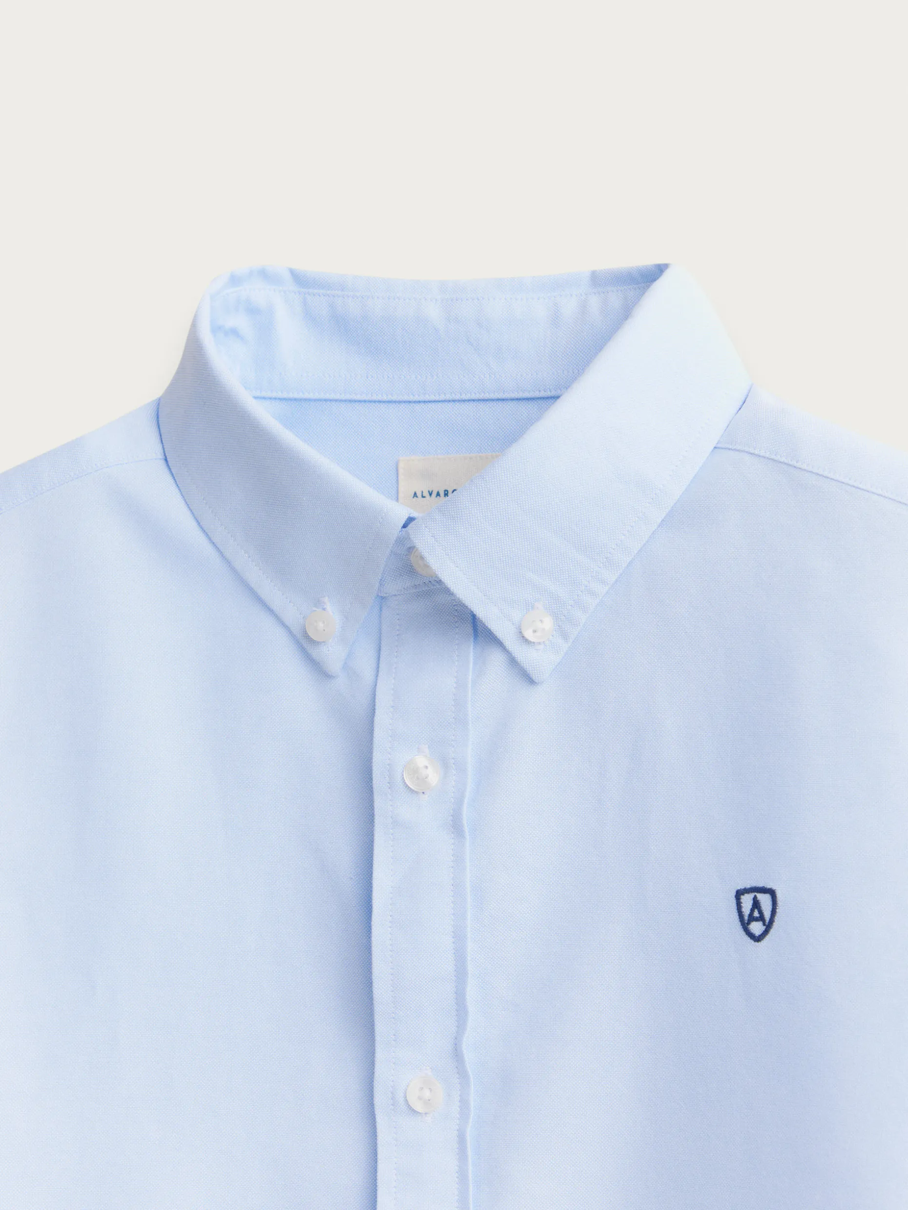 Camicia Oxford Classica in Cotone - Confezione Artigianale con Bottoni Mother-of-Pearl | Design Minimalista e Comfort Premium da Alvaro Moreno - Collezione Autunno 2023