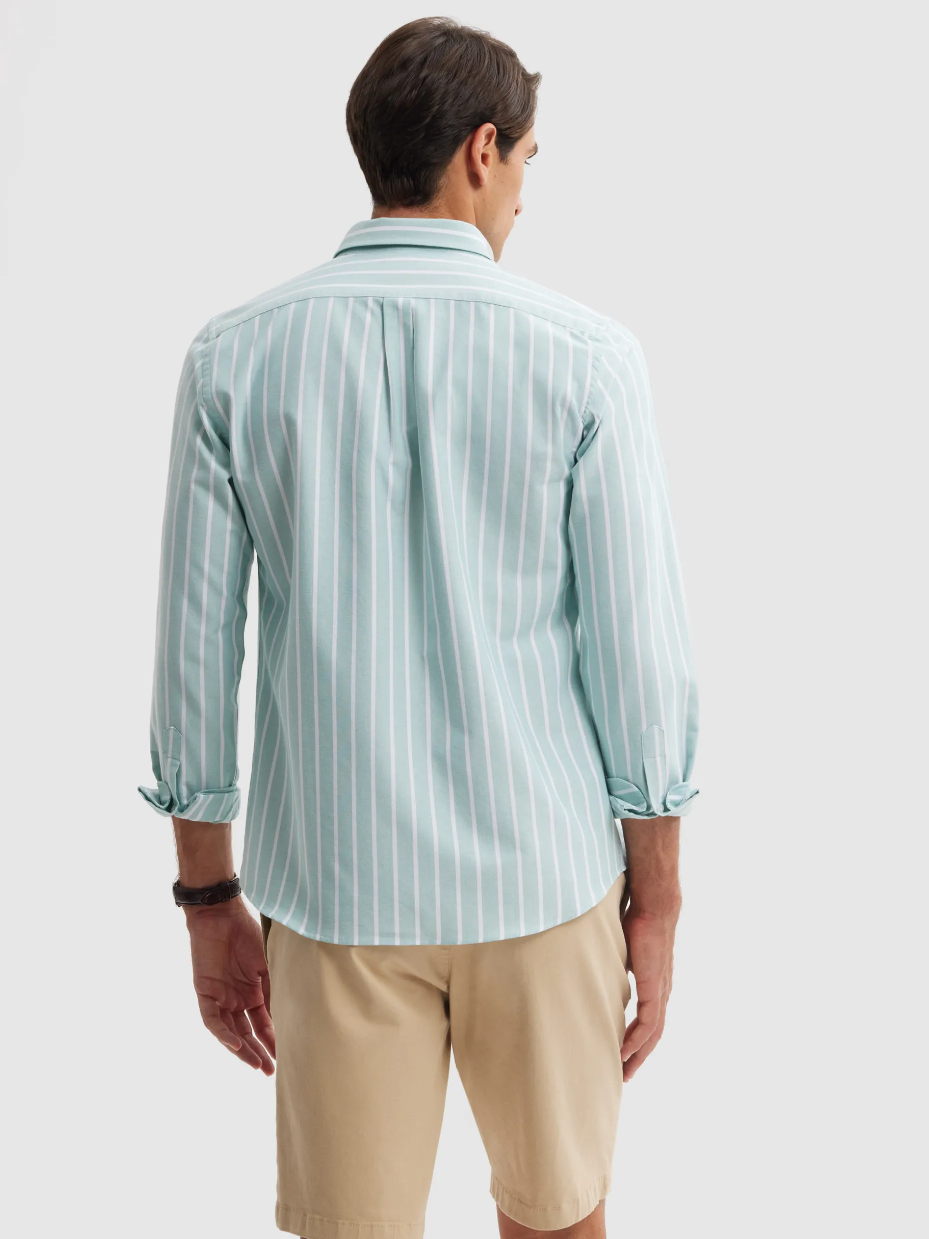 CAMICIA OXFORD ICONICA DA UOMO - DESIGN ESSENZIALE DI ALVARO MORENO 

Tessuto Oxford morbido, collo classico con bottone nascosto, taglio slim. Modello intramontabile per un look senza tempo. Collezione outlet esclusiva.
