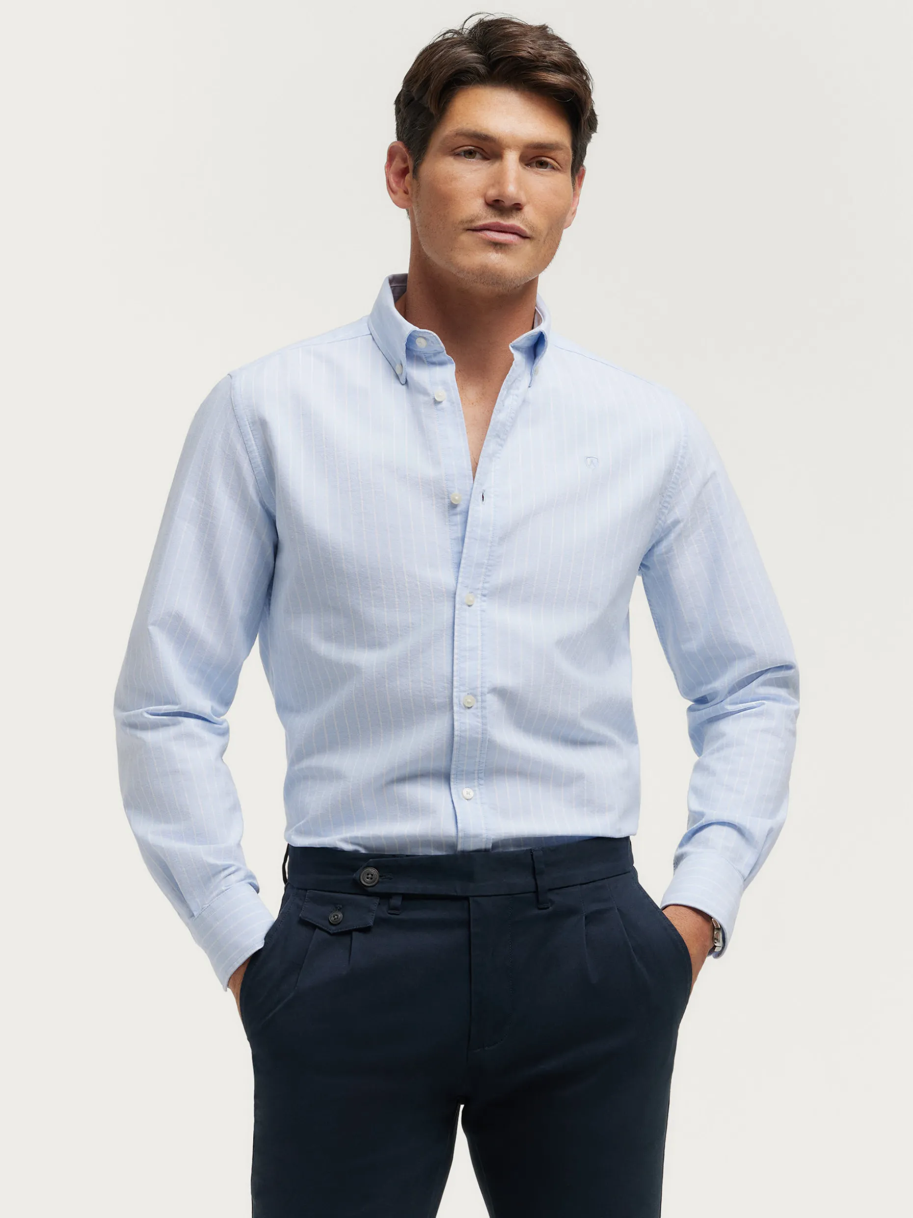 Camicia Alvaro Moreno in Tessuto Oxford - Stile Classico e Confortevole, Prezzo Accessibile
(:,,