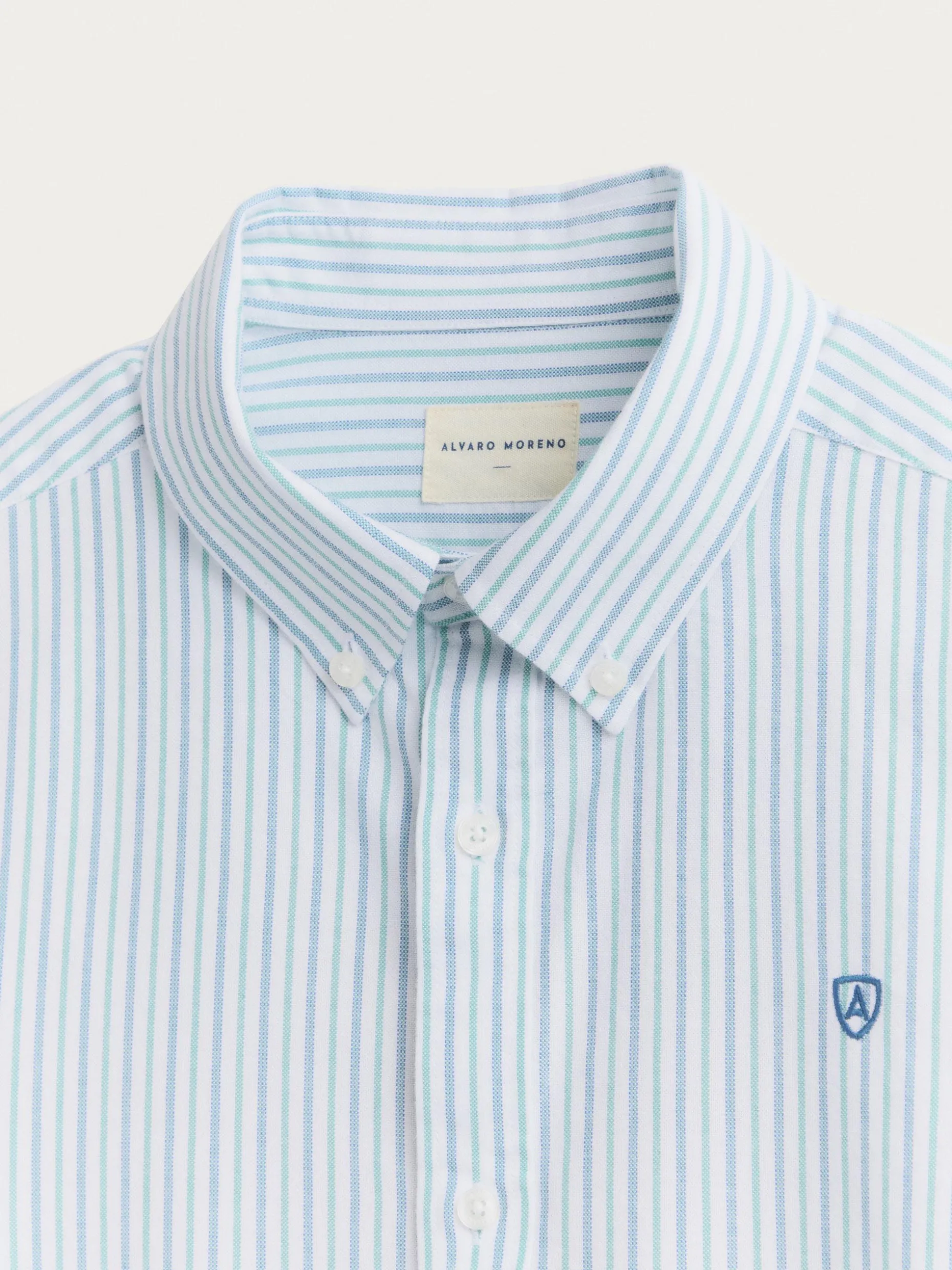 Camicia Oxford Premium con Ricami Unici - Design Esclusivo di Alvaro Moreno Collezione Best 

(：、、、，，，SEO)