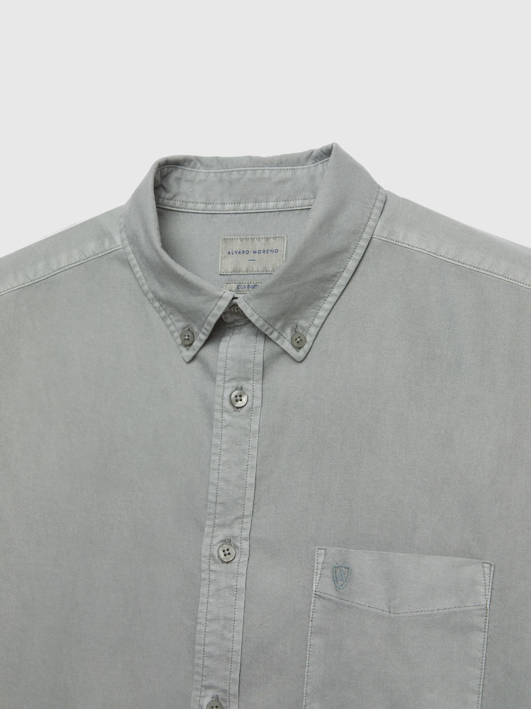 Camicia Oxford Classica con Tinta Resistente e Tasca Pratica - Design Esclusivo di Alvaro Moreno
