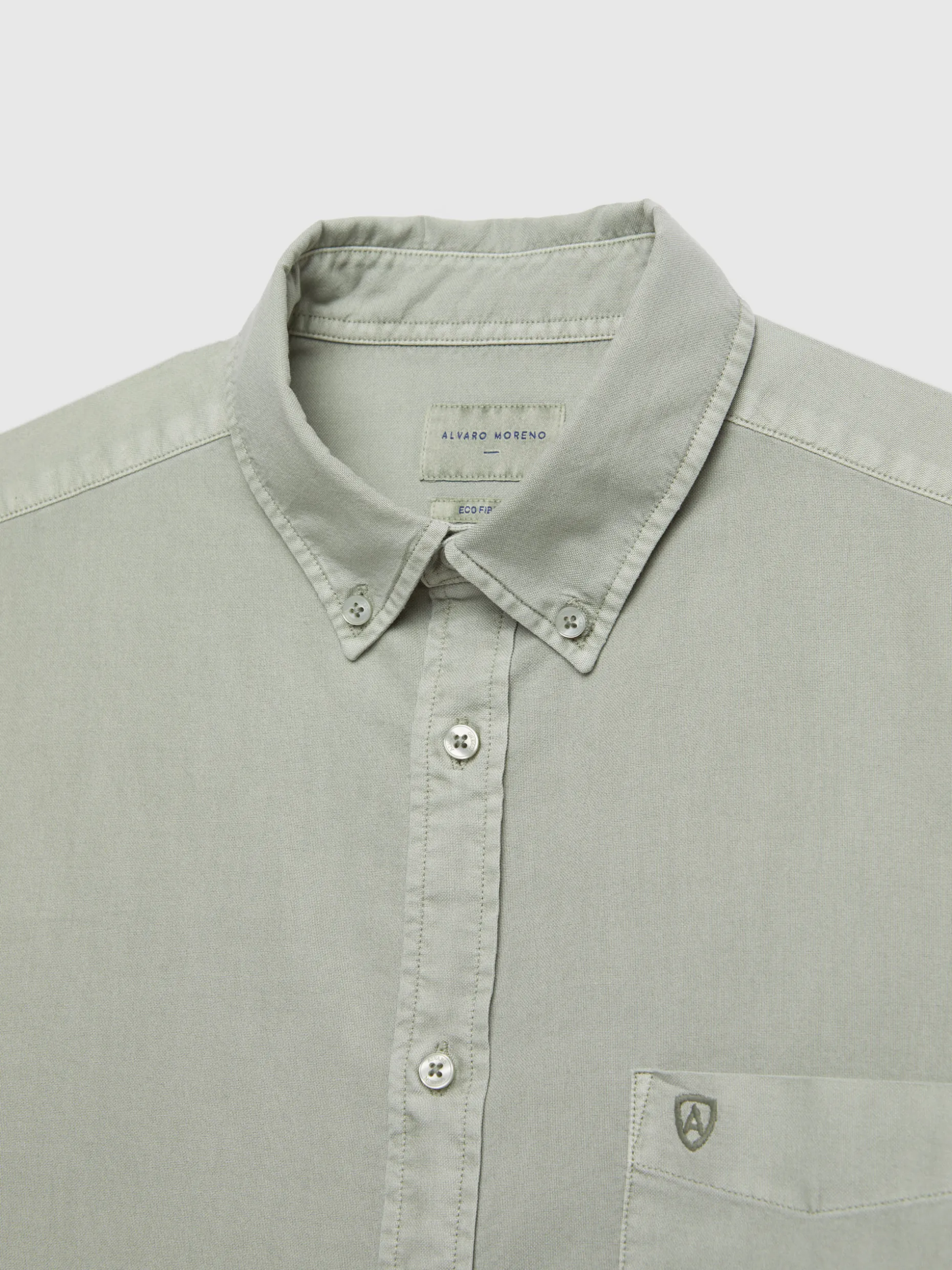 Camicia Oxford Classica con Taschino, Tinto a Mano - Design Esclusivo di Alvaro Moreno