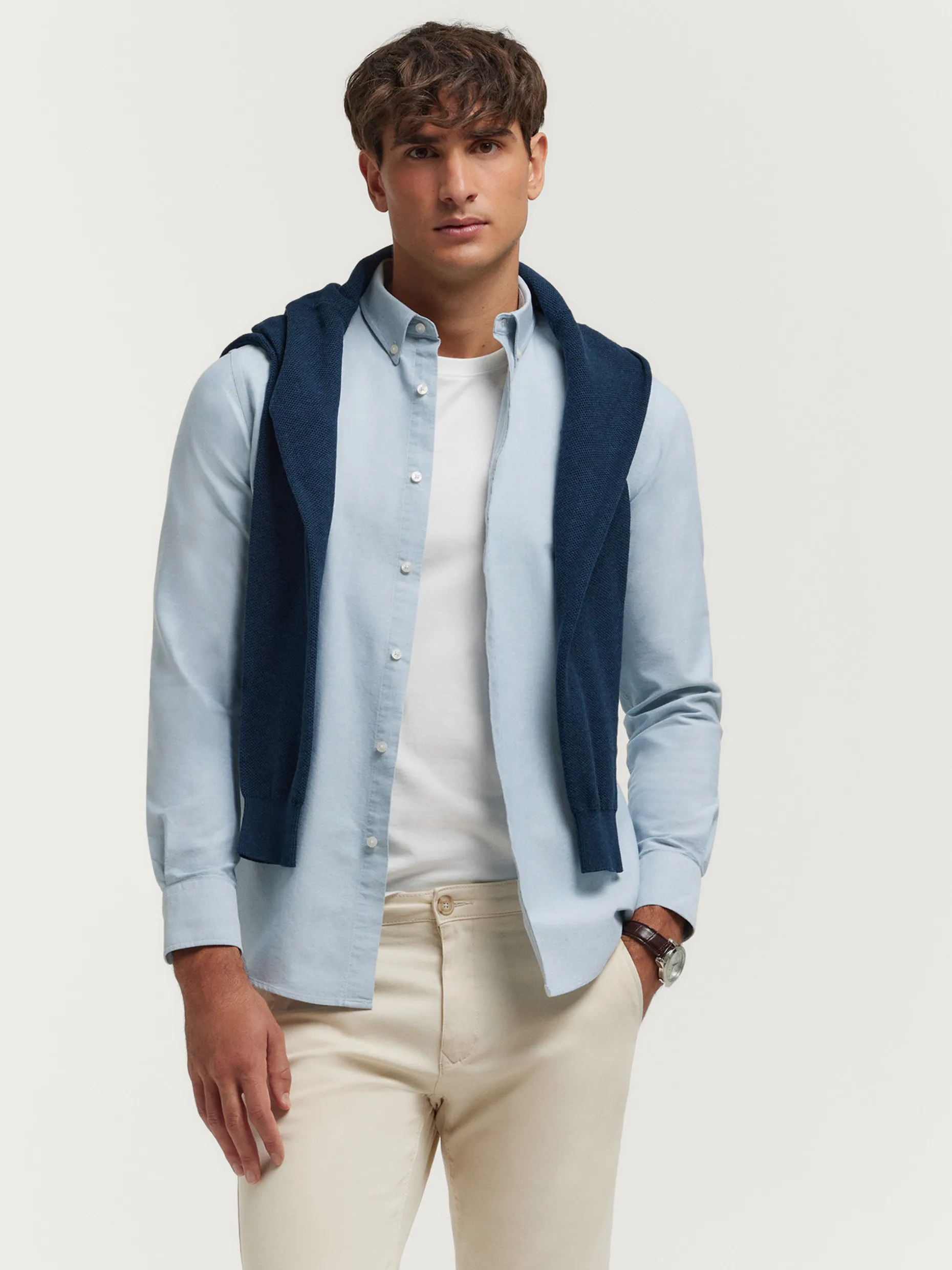 Camicia Oxford Classica in Cotone Puro - Elegante e Resistente | Collezione Uomo Alvaro Moreno
Camicia Casual Oxford Premium - Tessuto Antigrinza con Taglio Moderno | Alvaro Moreno Shop
Camicia Uomo Oxford 100% Cotone - Confezione Elegante con Bottoni Rinforzati | Alvaro Moreno Boutique