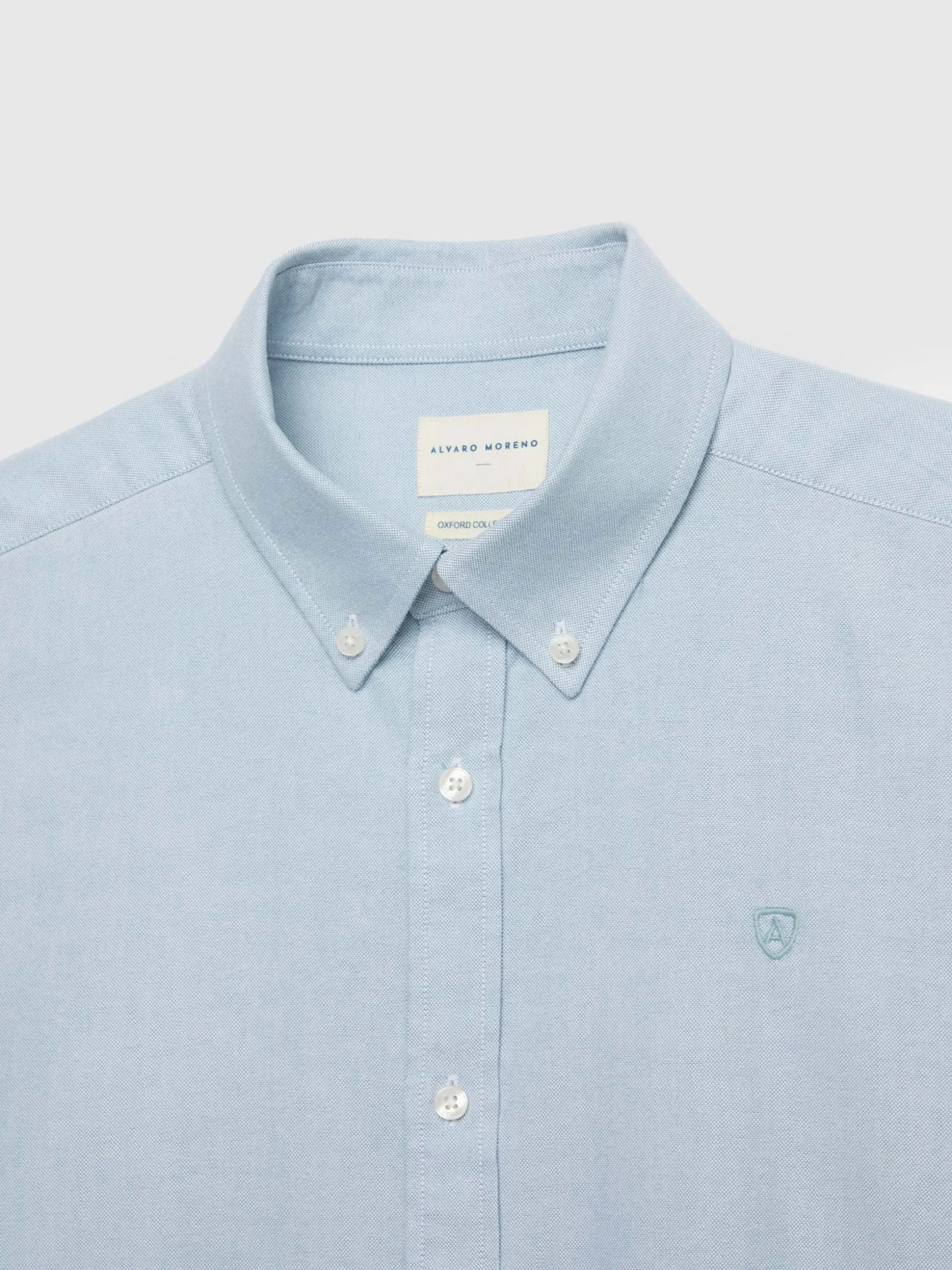 Camicia Oxford Classica in Cotone Puro - Elegante e Resistente | Collezione Uomo Alvaro Moreno
Camicia Casual Oxford Premium - Tessuto Antigrinza con Taglio Moderno | Alvaro Moreno Shop
Camicia Uomo Oxford 100% Cotone - Confezione Elegante con Bottoni Rinforzati | Alvaro Moreno Boutique