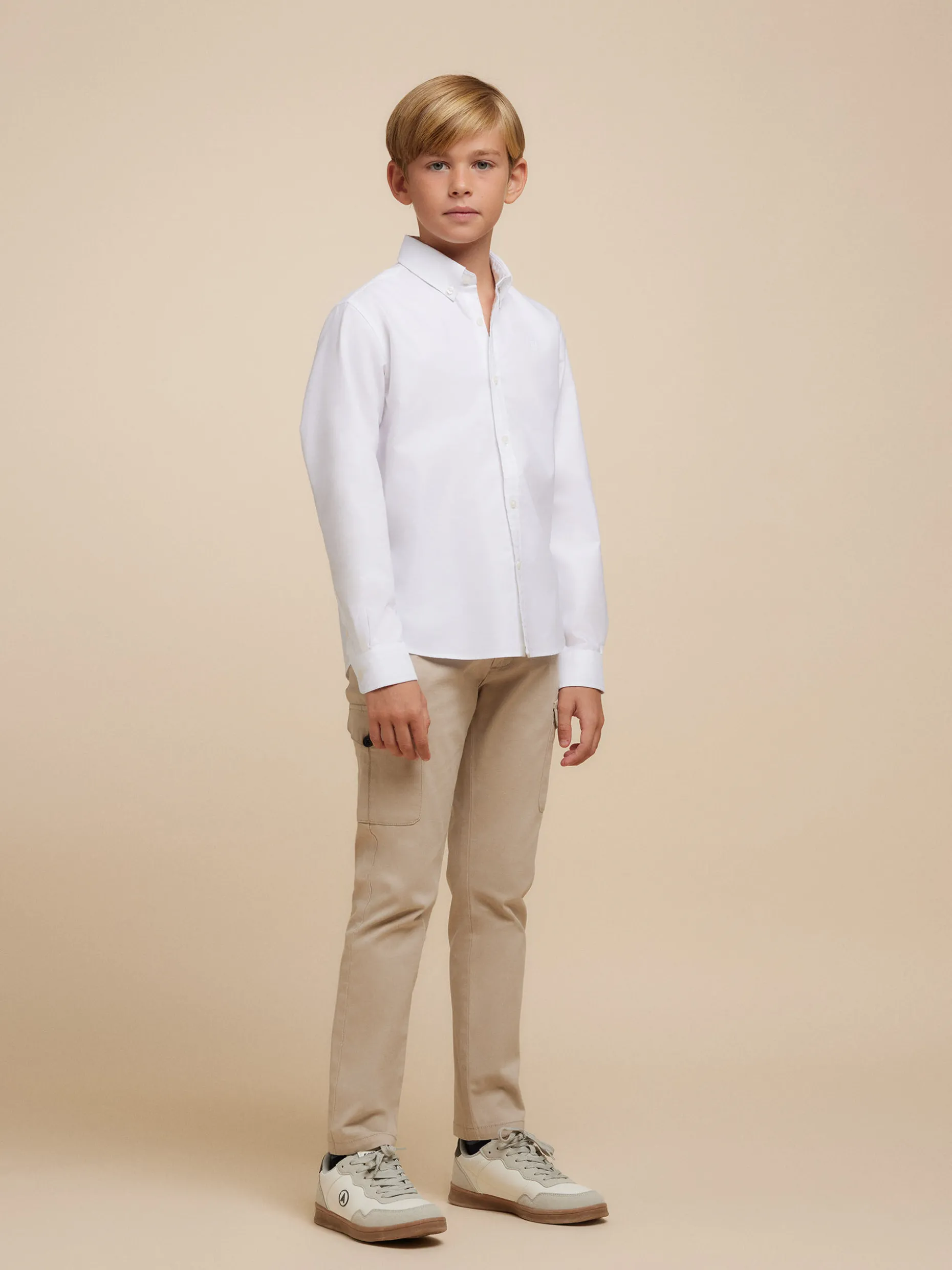 Maglietta Oxford Unisex per Ragazzi - Colori Classici Confortevole di Alvaro Moreno