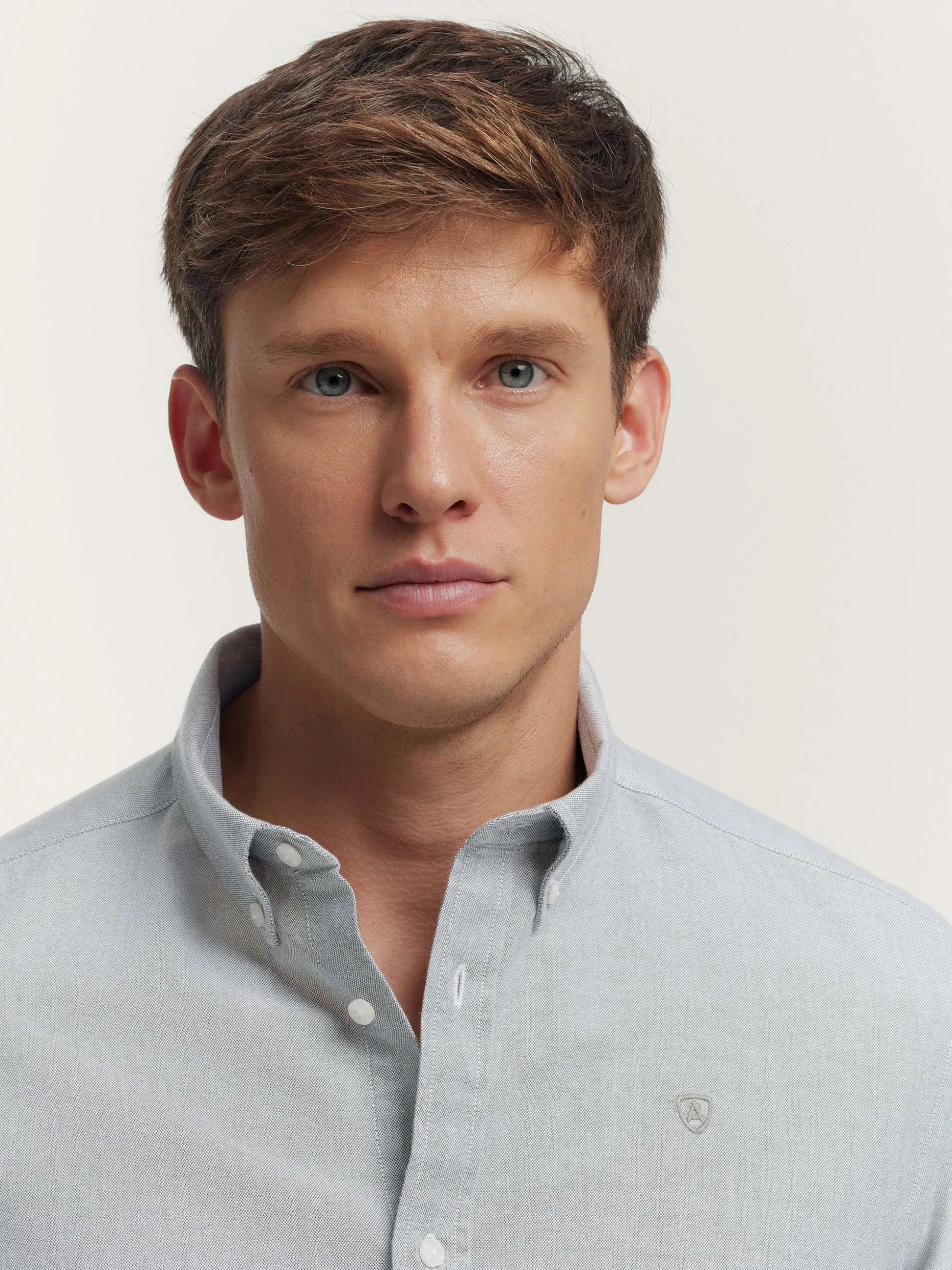 Camicia Oxford Classica in Tessuto Liscio - Stile Timeless di Alvaro Moreno | Vendite Exclusive