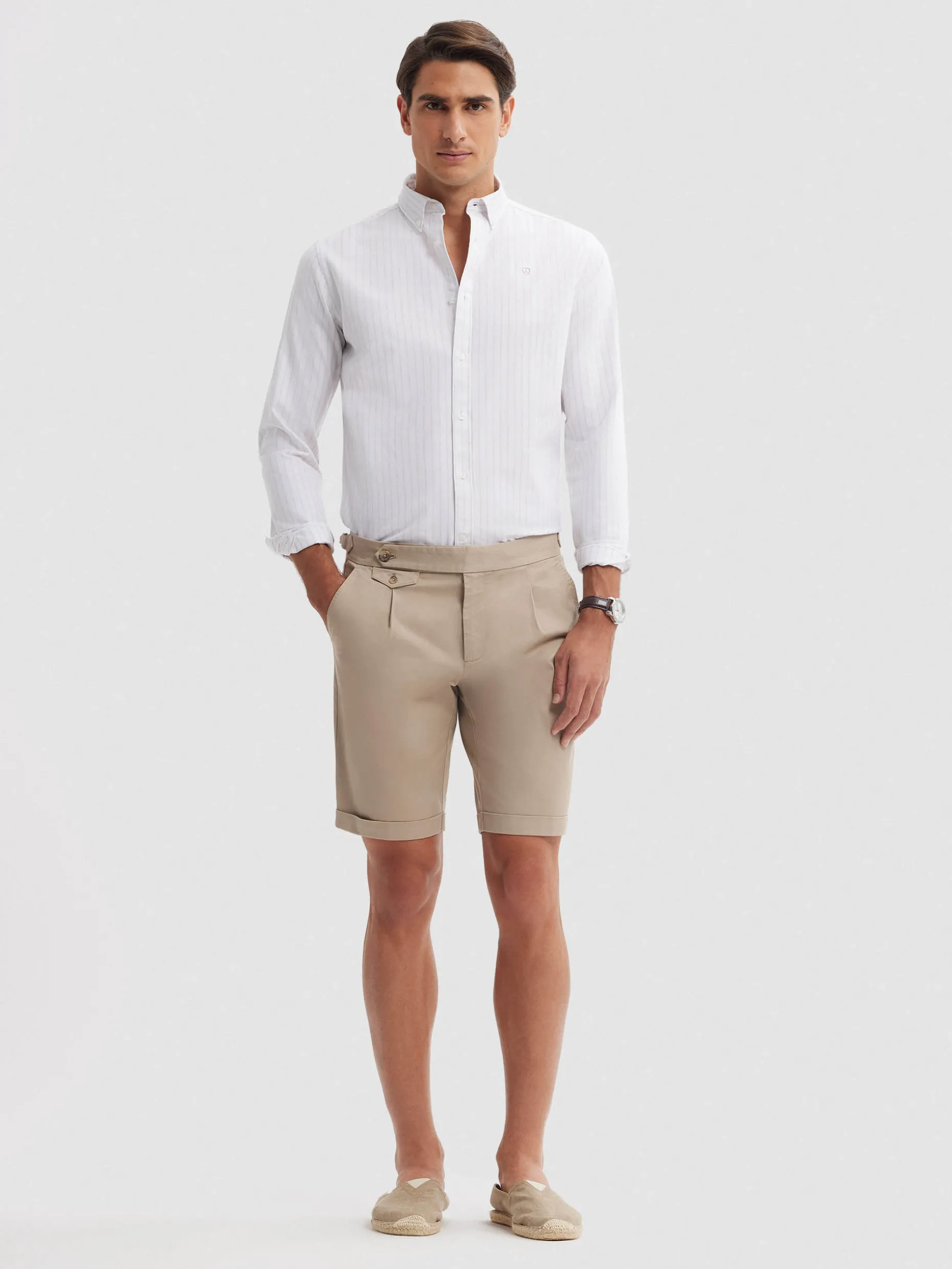 Camicia Oxford in Tessuto Fresco con Vibranti Tonalità Estive - Design Esclusivo Alvaro Moreno | Perfetta per Look Casual Elegante con Bottoni a Contrasto e Cuciture Raffinate