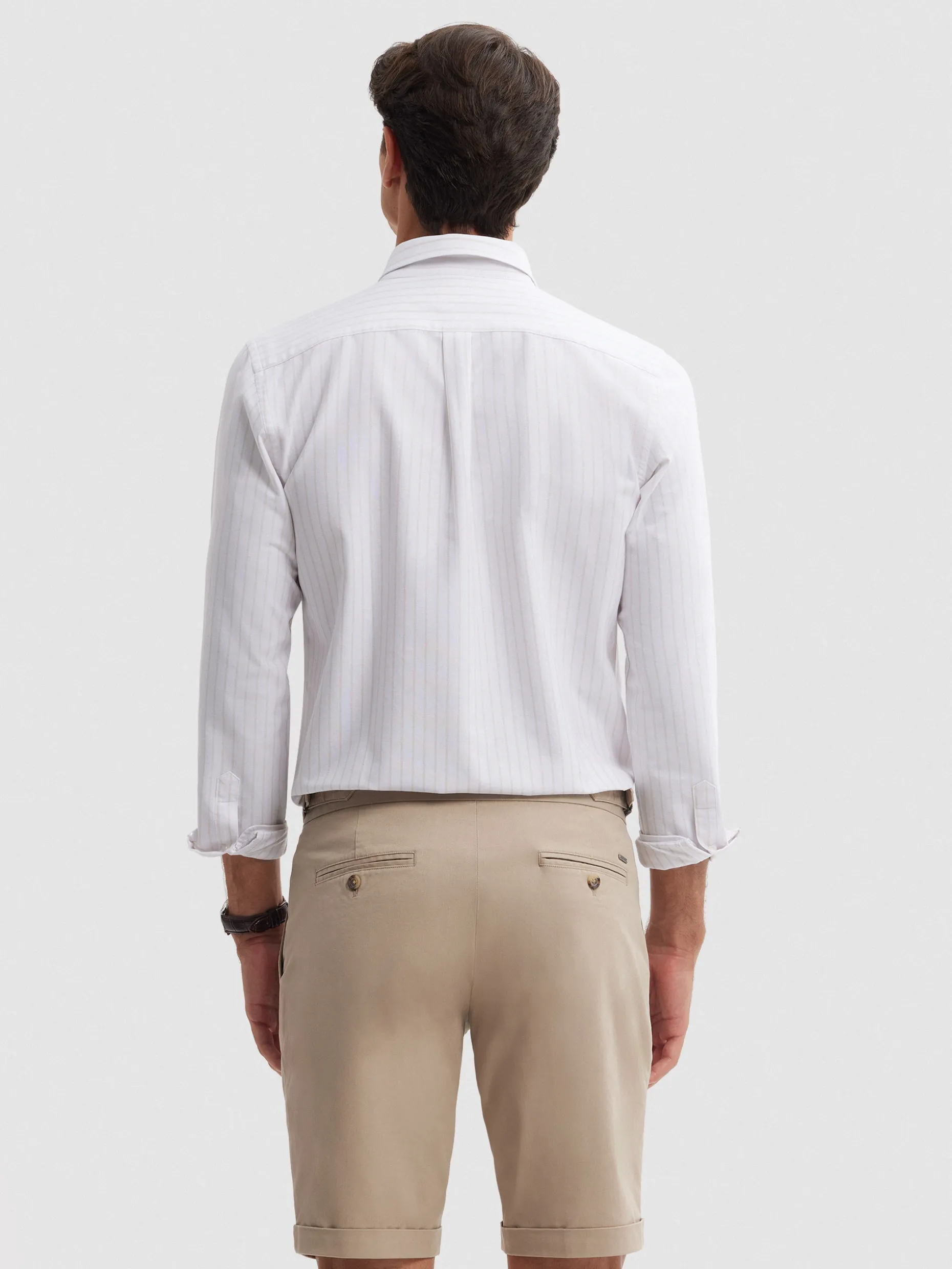 Camicia Oxford in Tessuto Fresco con Vibranti Tonalità Estive - Design Esclusivo Alvaro Moreno | Perfetta per Look Casual Elegante con Bottoni a Contrasto e Cuciture Raffinate