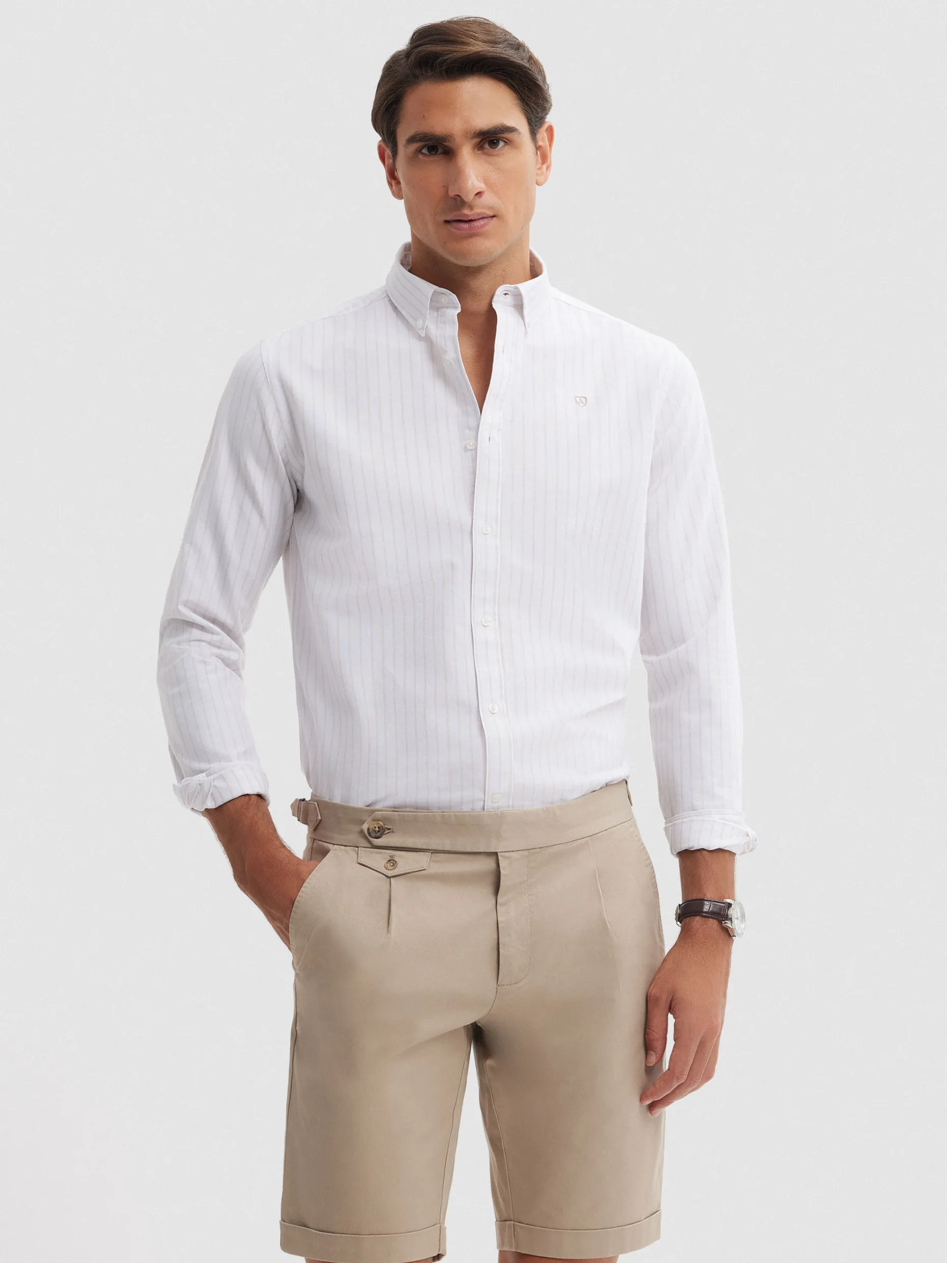 Camicia Oxford in Tessuto Fresco con Vibranti Tonalità Estive - Design Esclusivo Alvaro Moreno | Perfetta per Look Casual Elegante con Bottoni a Contrasto e Cuciture Raffinate