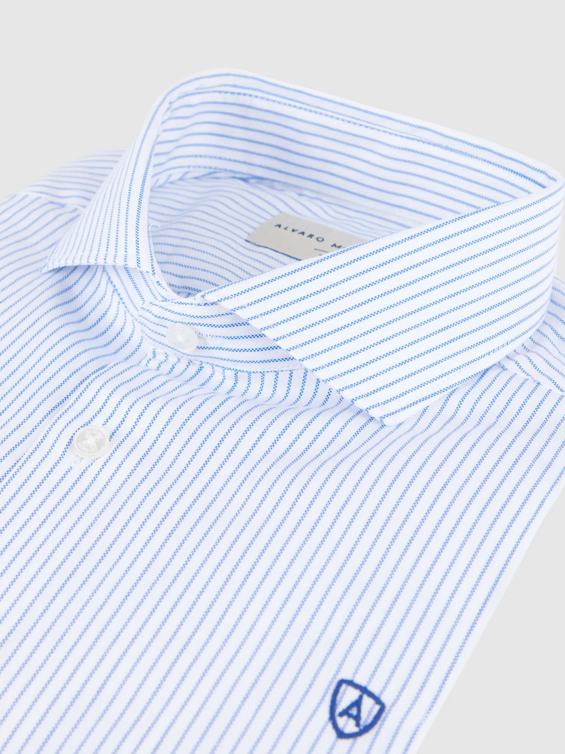 Maglietta Uomo Casual a Righe Ispirata allo Stile Panama - Elegante e Comoda da Alvaro Moreno Collection 

Confezionata in Cotone Leggero con Design Vibrante - Perfetta per l'Estate 2024 - Da Indossare Tutto il Giorno