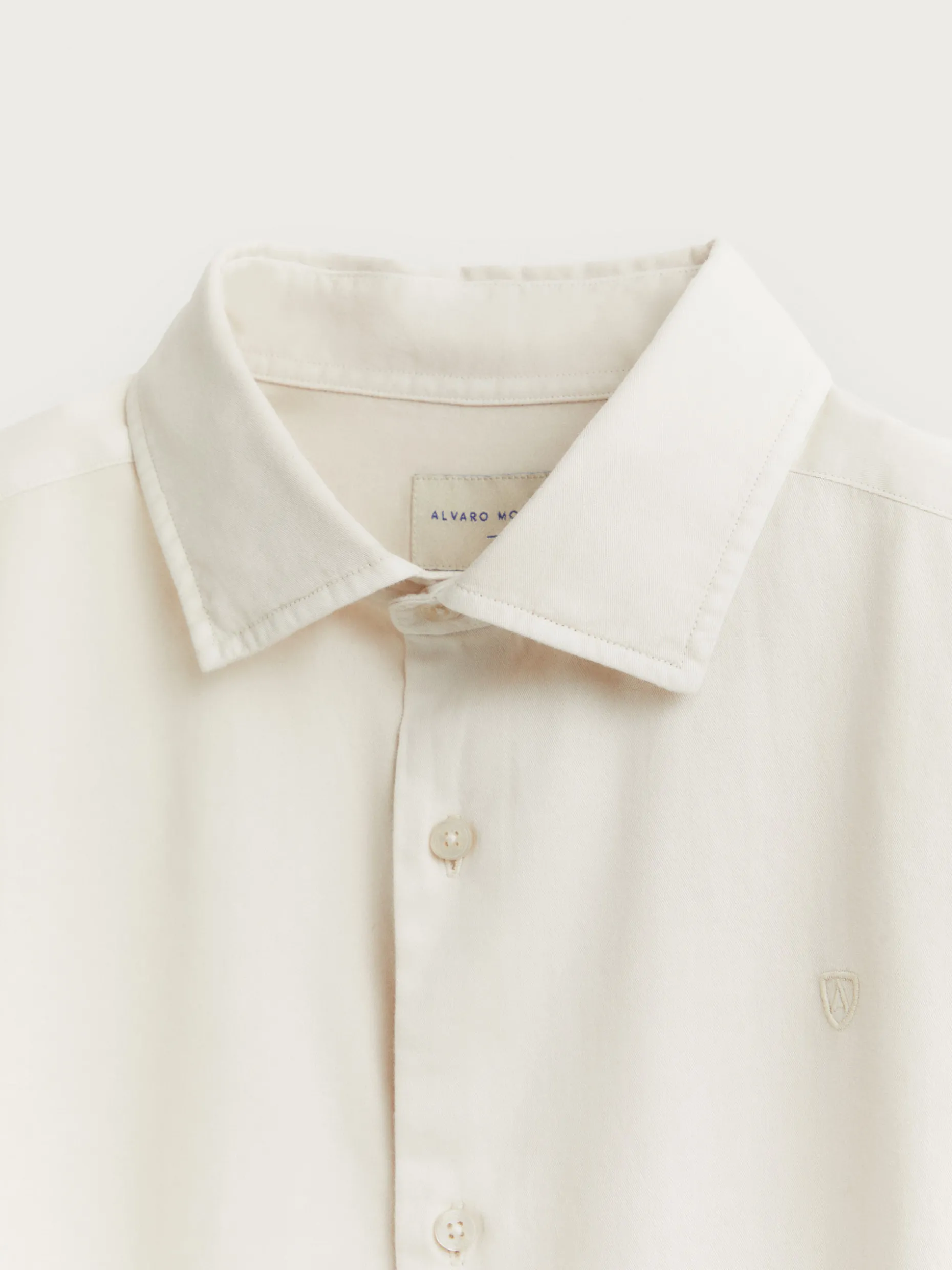 Camicia in Twill Tinta Pigmentata - Alvaro Moreno Collezione Autunno/Inverno 2024
