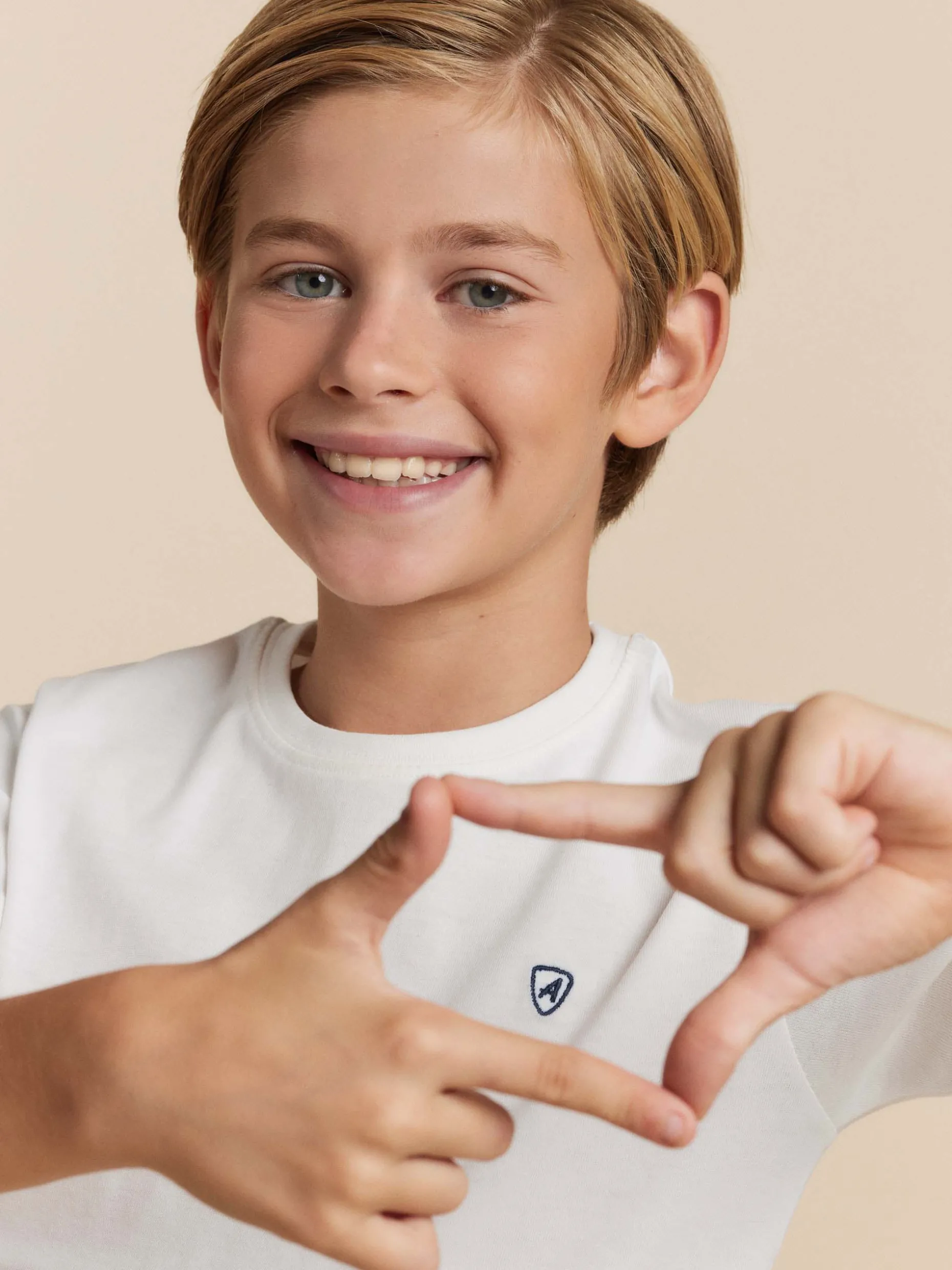 Maglietta Essenziale per Bambini - Design Minimalista e Confortevole di Alvaro Moreno | Nuova Collezione