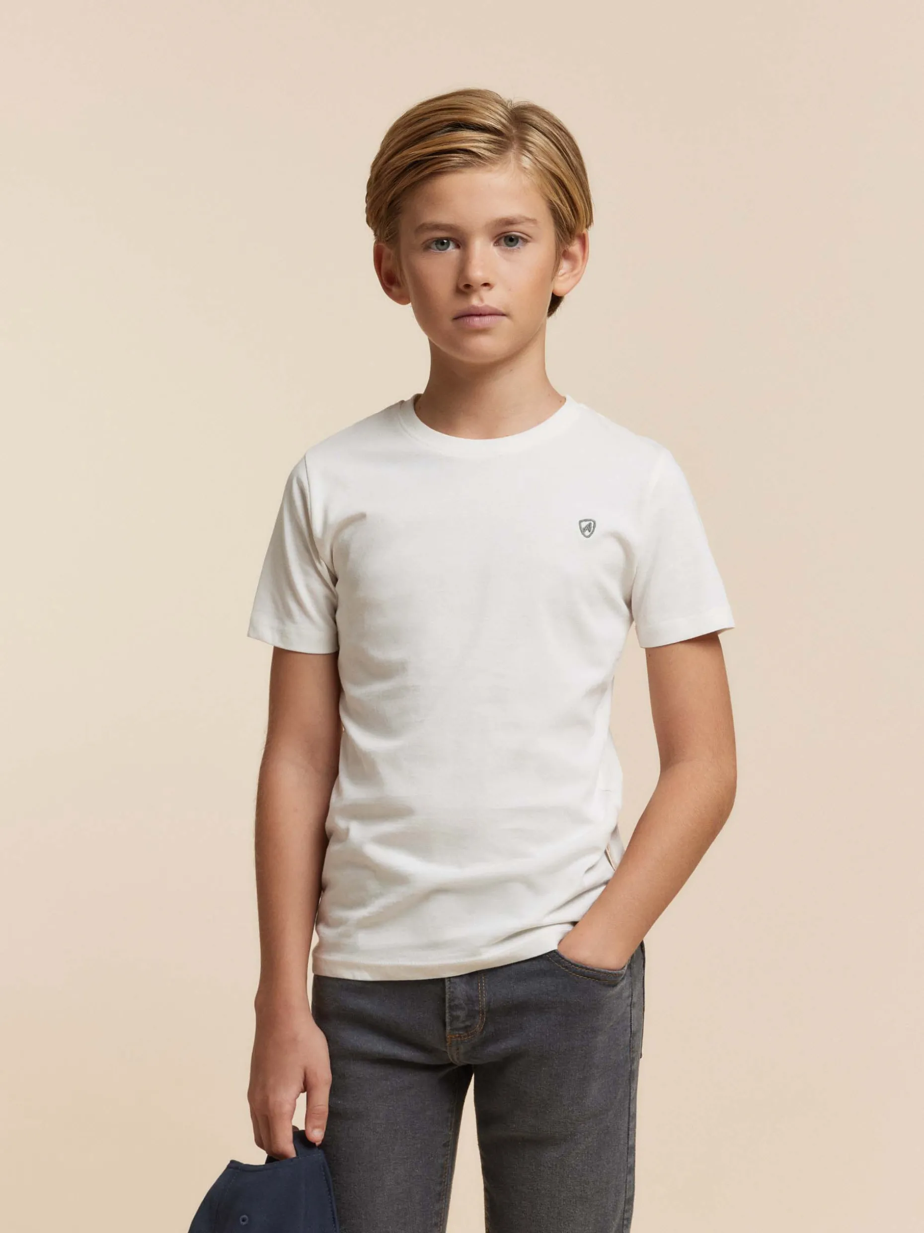 Maglietta Classica Bambini: Promozione Flash di Alvaro Moreno - Ideale per il Guardaroba Essenziale