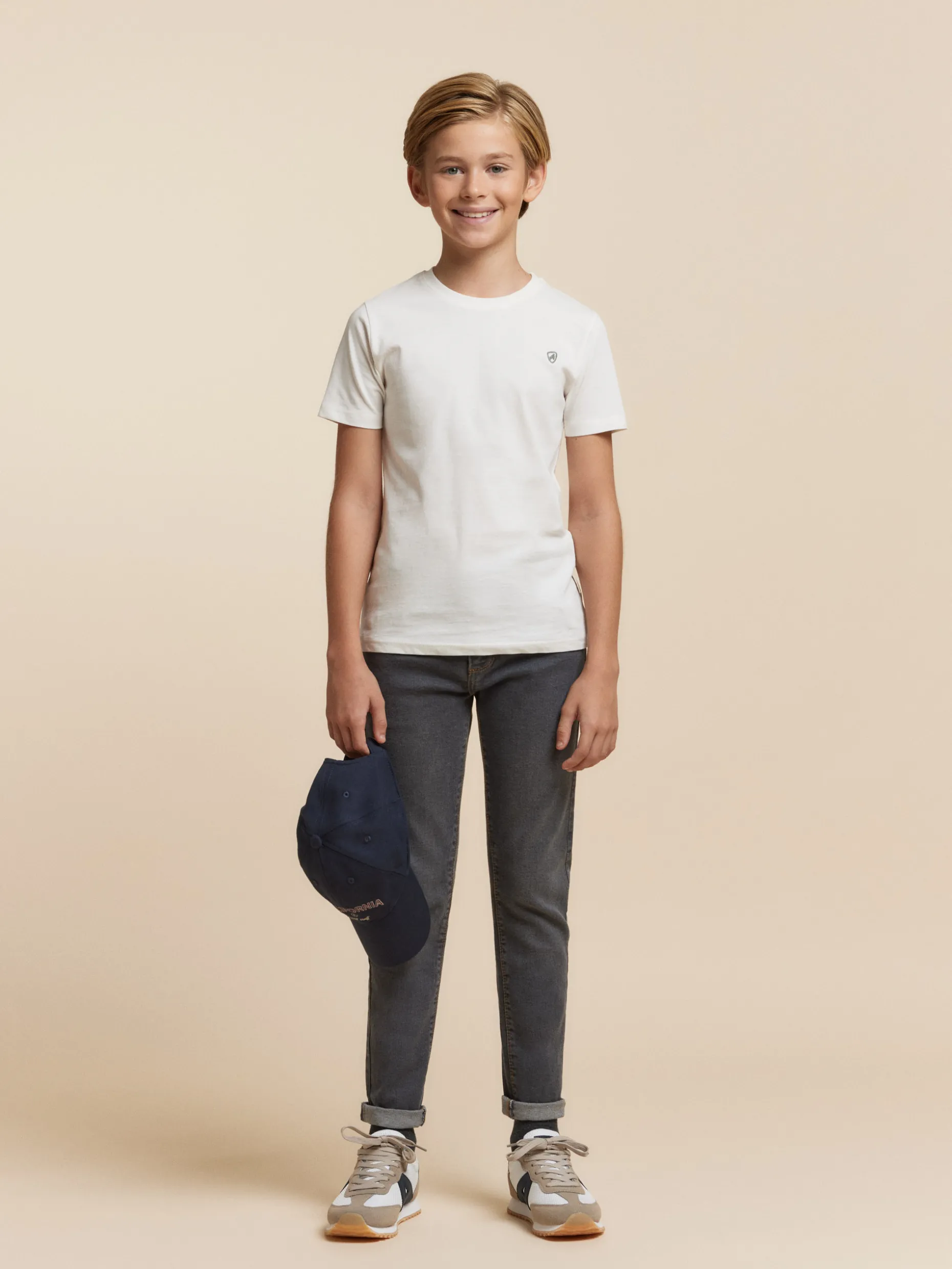 Maglietta Classica Bambini: Promozione Flash di Alvaro Moreno - Ideale per il Guardaroba Essenziale