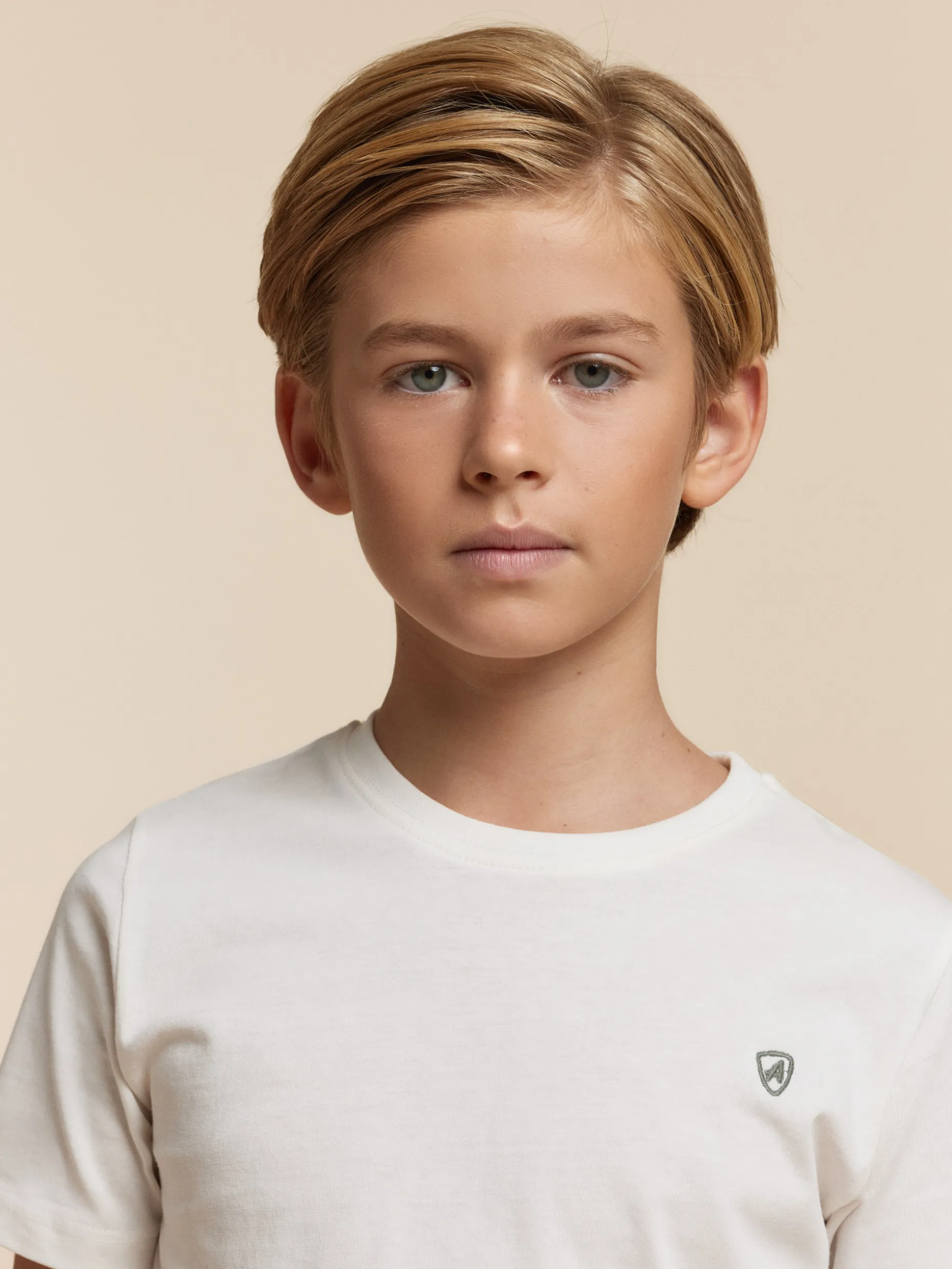Maglietta Classica Bambini: Promozione Flash di Alvaro Moreno - Ideale per il Guardaroba Essenziale