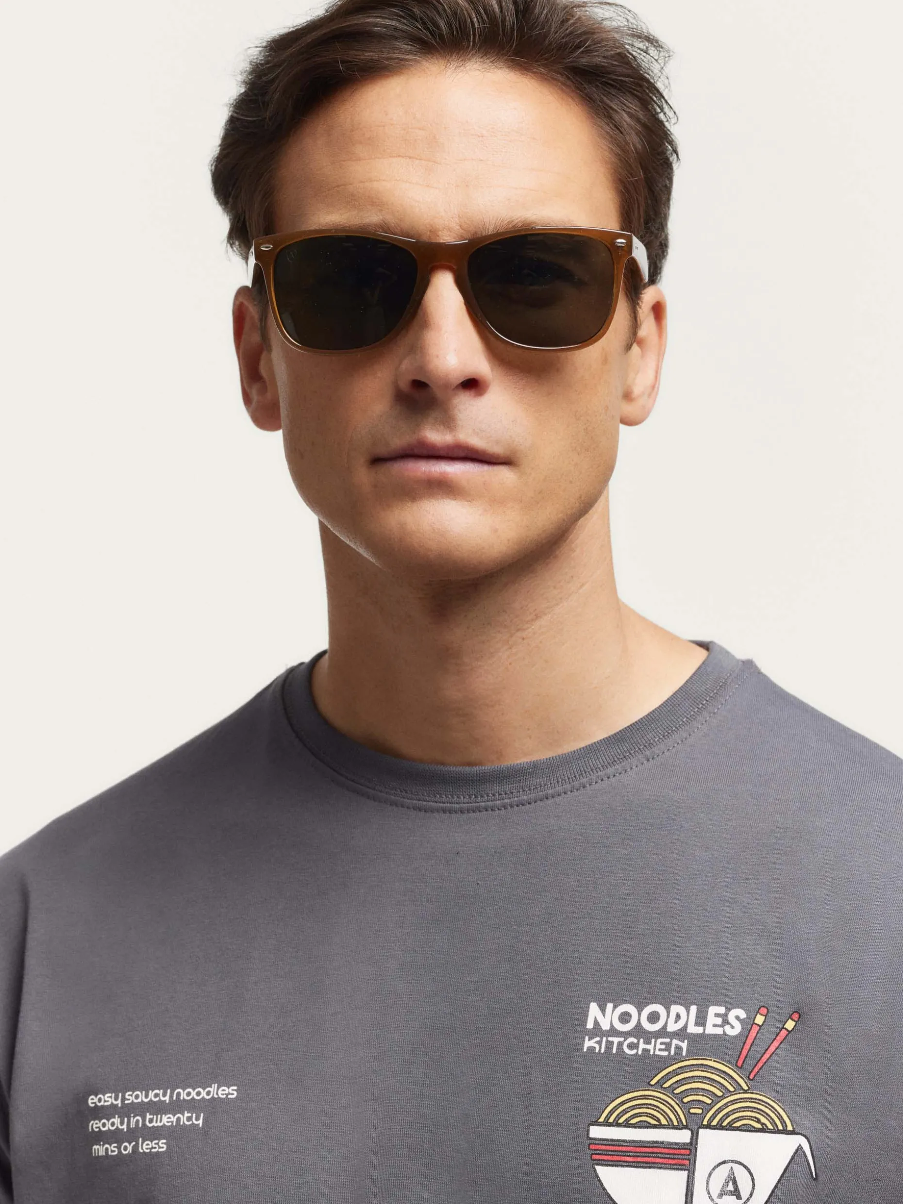 CAMISETA Cucina Alvaro Moreno - Maglietta Professionale in Cotone Premium con Design Esclusivo | Confezione Artigianale e Prezzo Competitivo