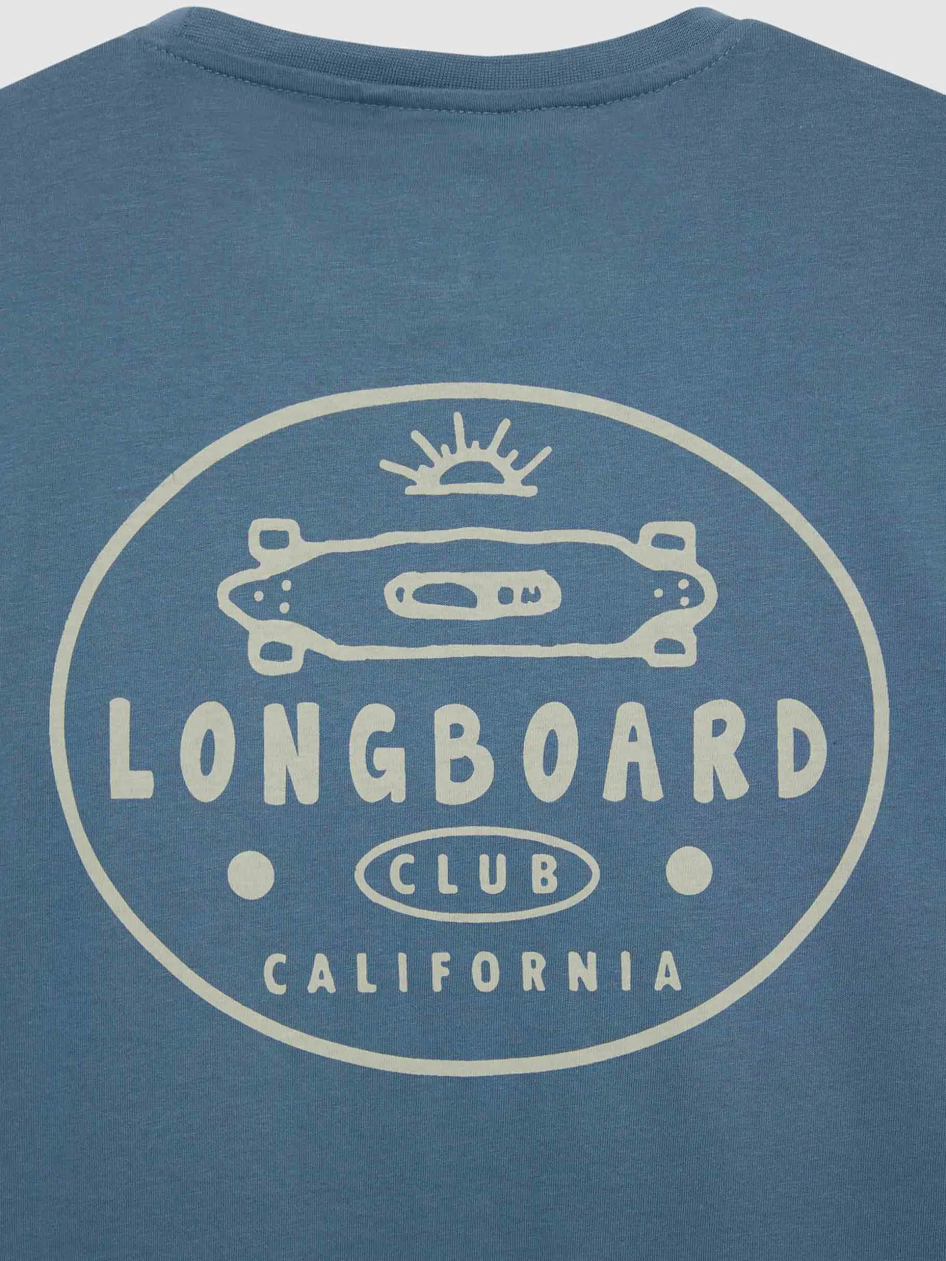 Maglietta Longboard Stilizzata di Alvaro Moreno - Design Sportivo e Confortevile per Appassionati di Skate