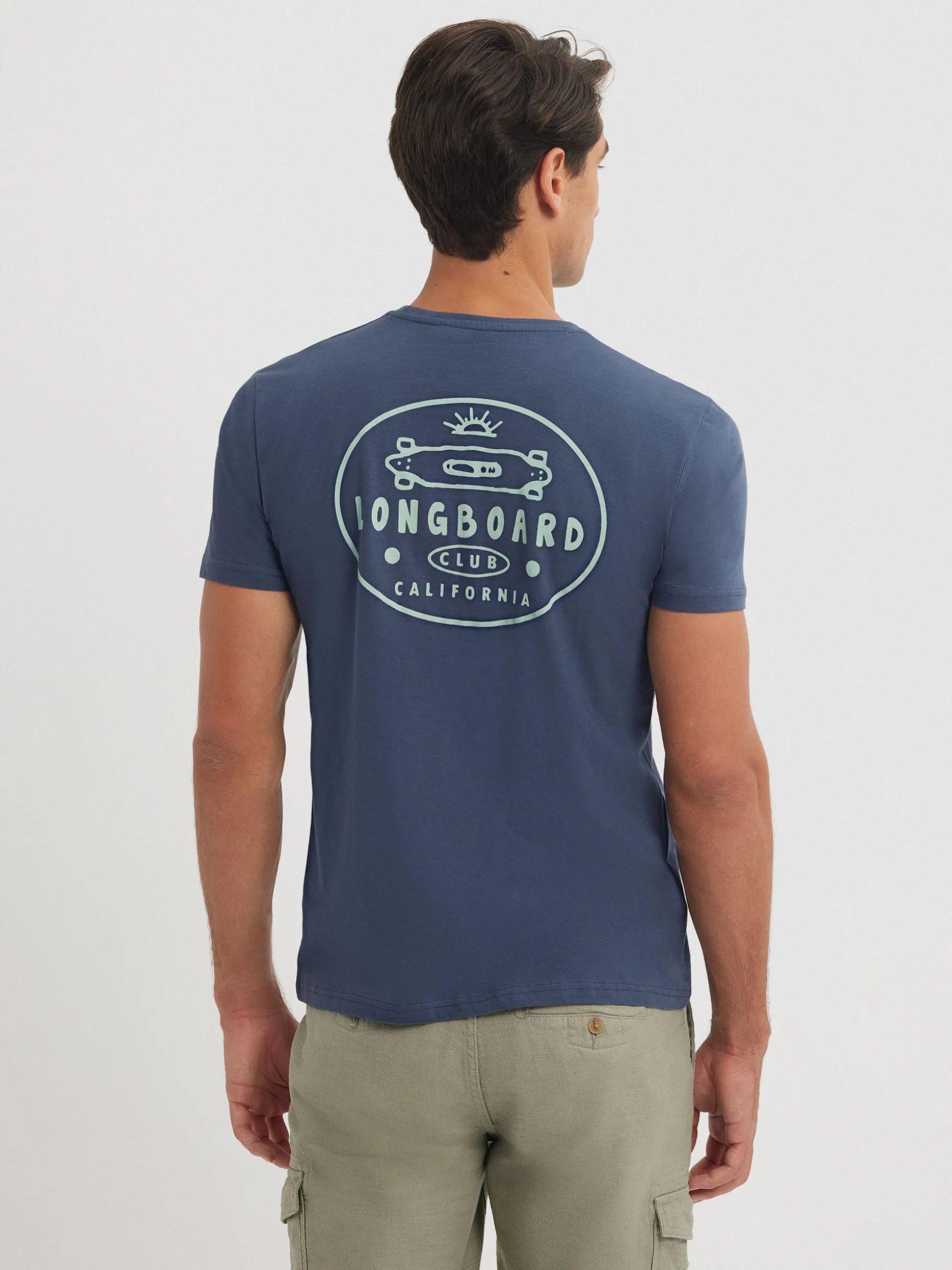 Maglietta Uomo Longboard con Stampa Artistica - Design Esclusivo Alvaro Moreno per Appassionati di Sport e Moda - T-Shirt Casual con Grafica Vivace per Skateboard e Stile Urbano