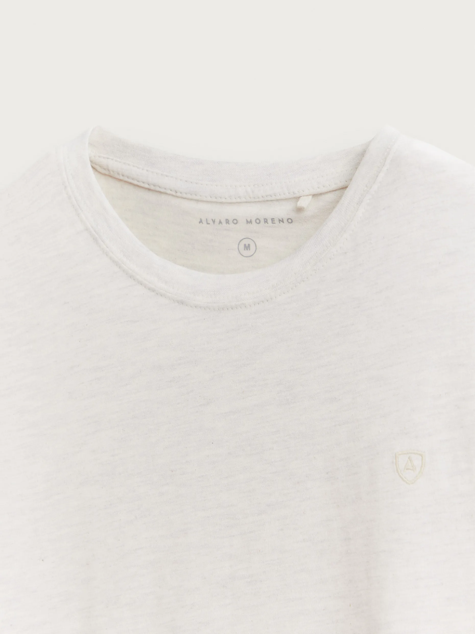 Maglietta Unisex in Tessuto Mélange Confortevole - Design Esclusivo di Álvaro Moreno, Stagione Primavera/Estiva