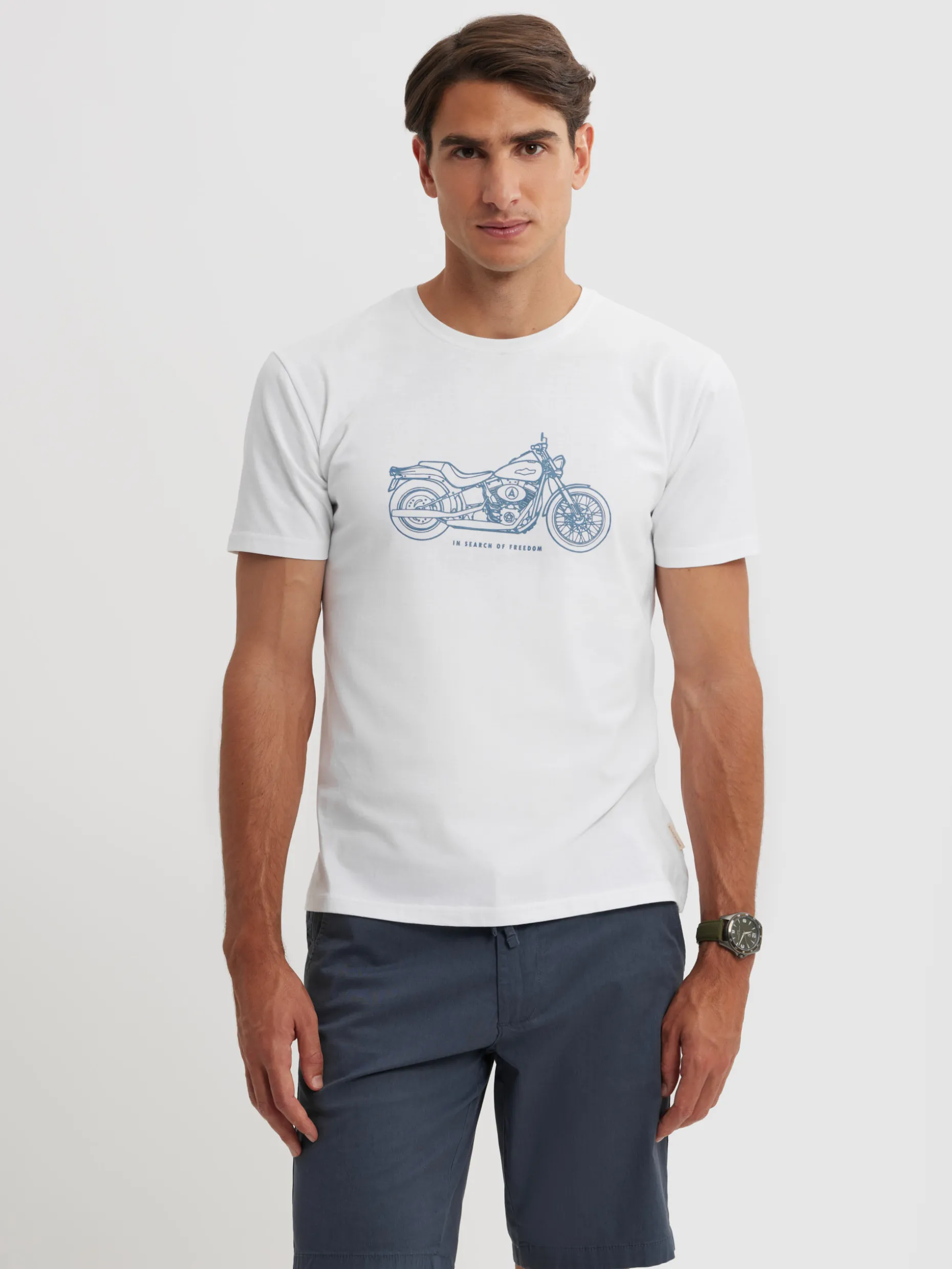Maglietta Motociclista Originale con Design Esclusivo - Negozio Alvaro Moreno | Stile Urbano Unisex | T-Shirt Personalizzata per Appassionati di Moto 

(：/，，)