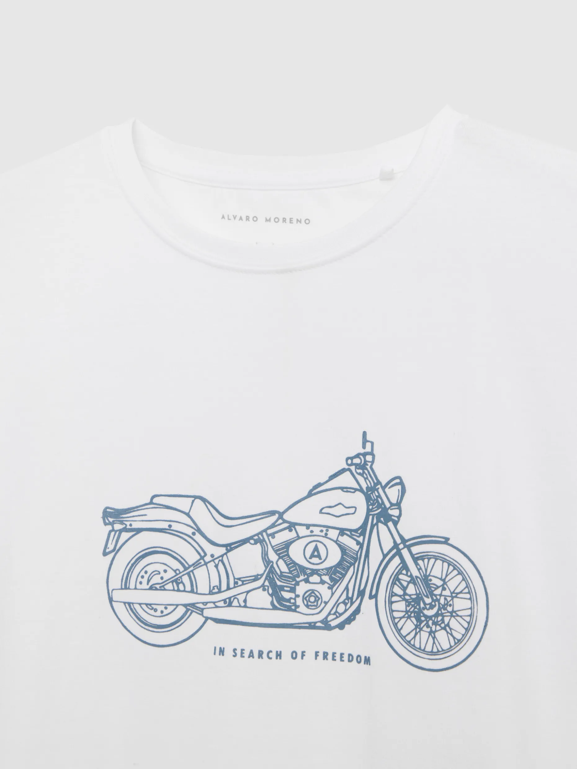 Maglietta Motociclista Originale con Design Esclusivo - Negozio Alvaro Moreno | Stile Urbano Unisex | T-Shirt Personalizzata per Appassionati di Moto 

(：/，，)