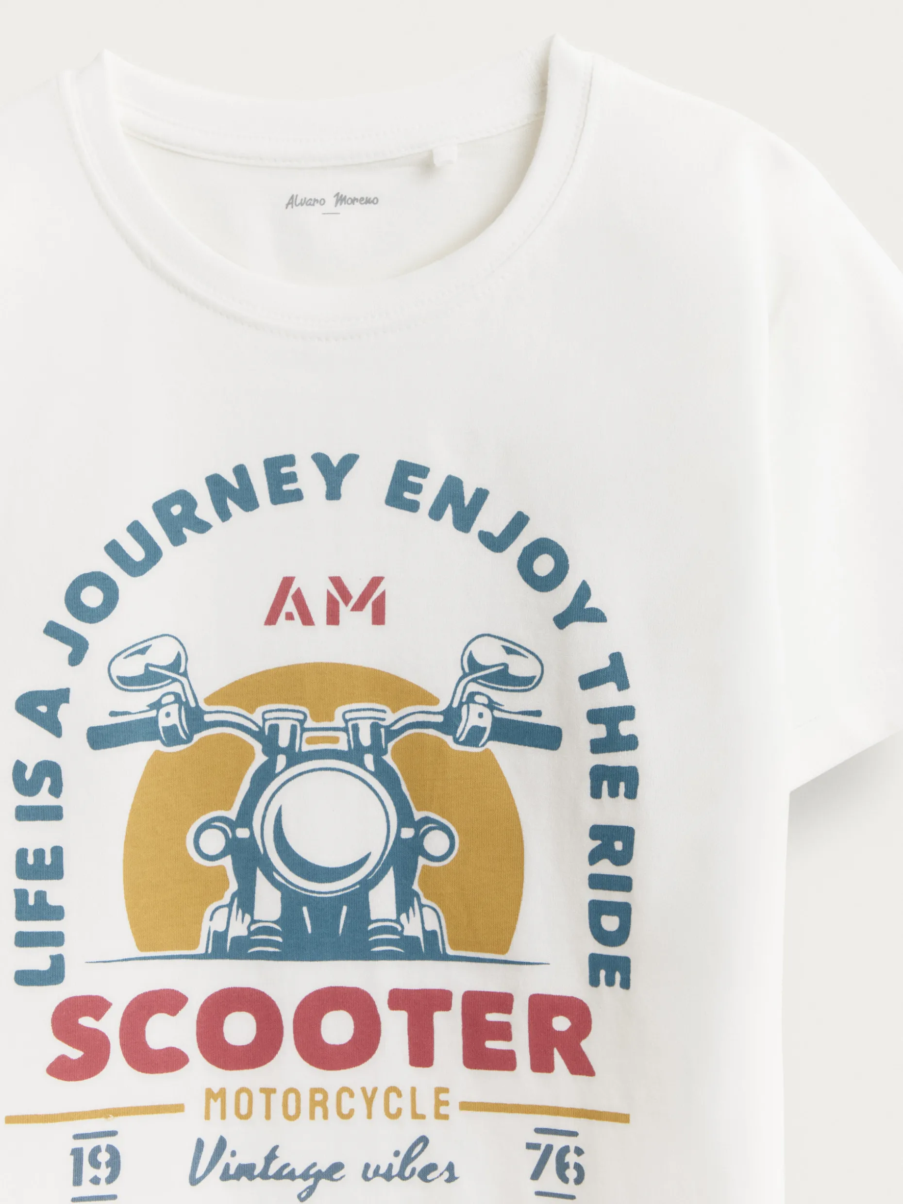 Scooter Junior - Magliette Divertenti per Bambini 3-12 Anni | Collezione Esclusiva Alvaro Moreno

(：，，