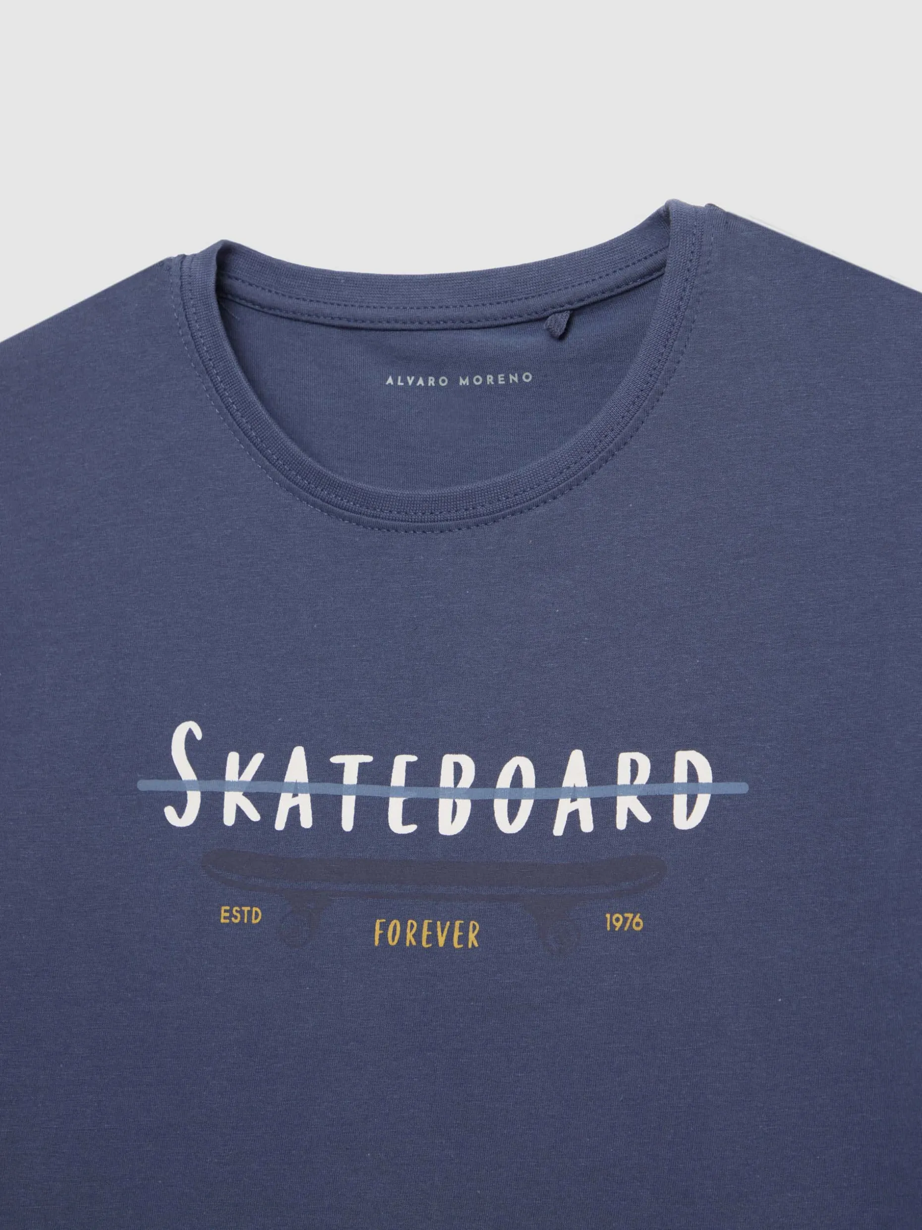 Alvaro Moreno: Maglietta Skate Style con Grafica Esclusiva per Appassionati di Streetwear - Stampa Artistica Unisex, Comfort e Stile Senza Tempo