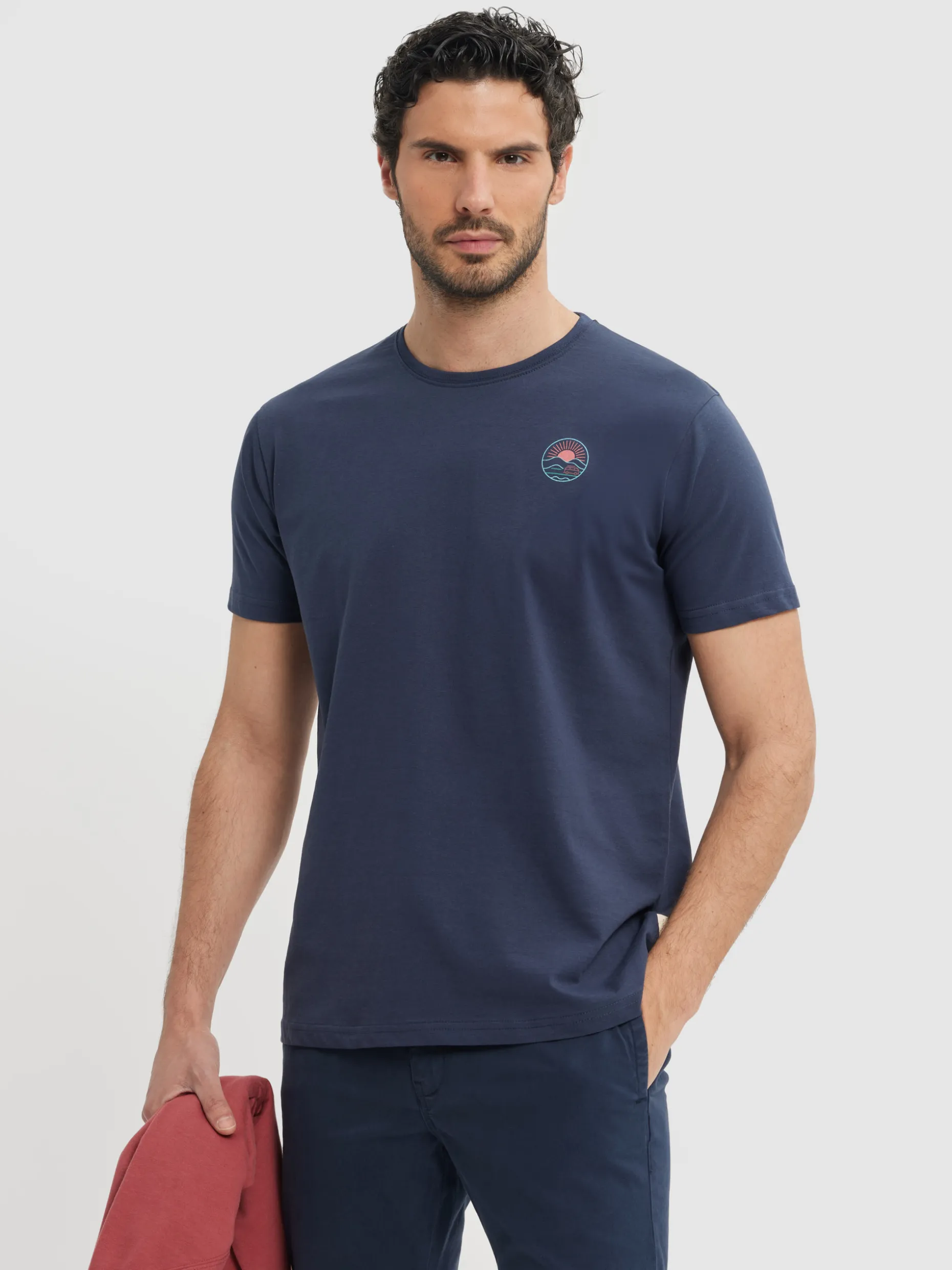 Maglietta Unisex Essenziale con Stampa Tramonto Dorato - Collezione Autunno 2023 | Tessuto Premium di Alvaro Moreno Store