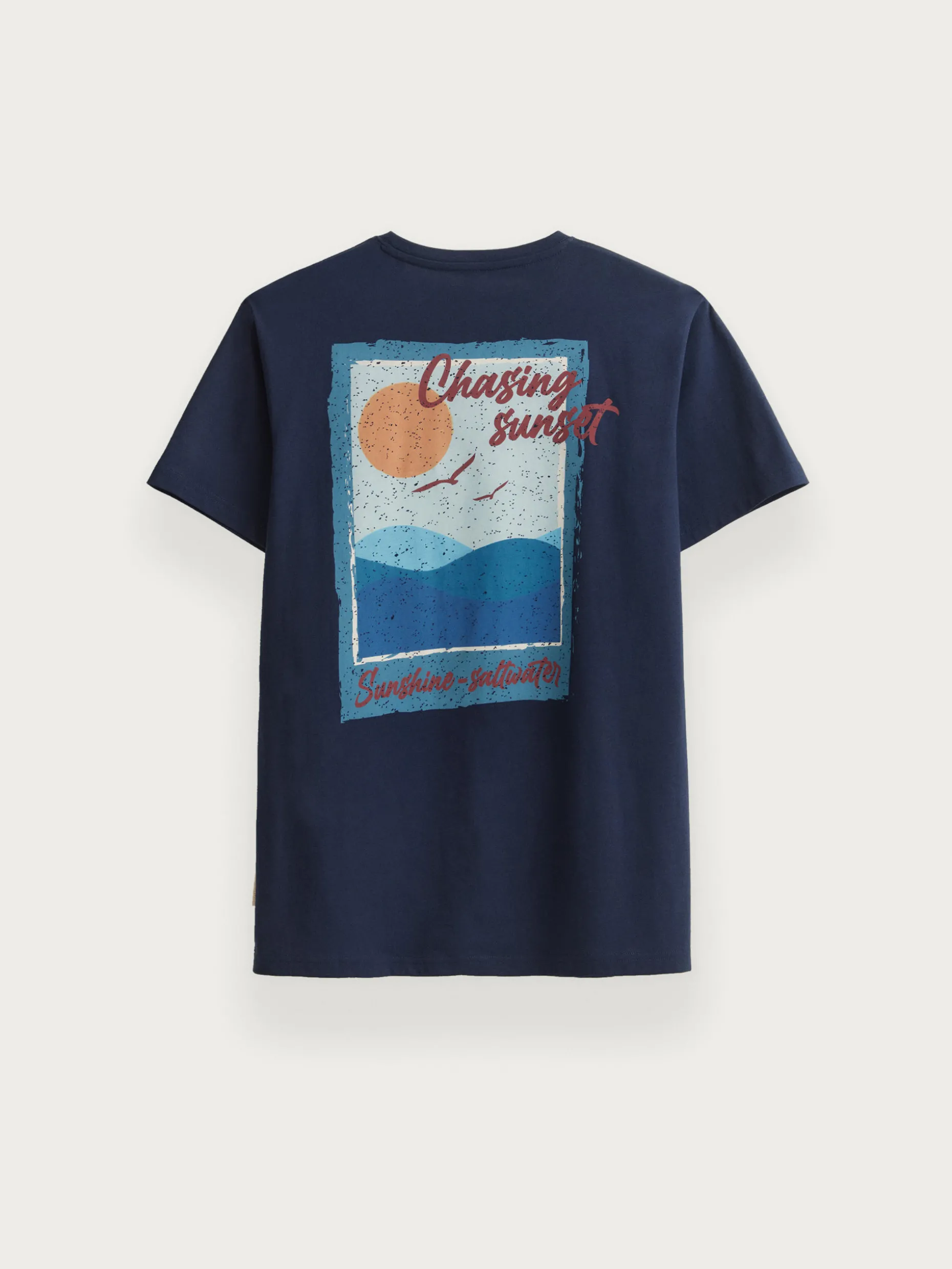 Maglietta Unisex con Stampa Tramonto - Design Moderno | Collezione Primavera/Estate 2024 di Alvaro Moreno | T-shirt Casual in Cotone Bio con Dettagli Artistici - Ideale per Tutti i Giorni