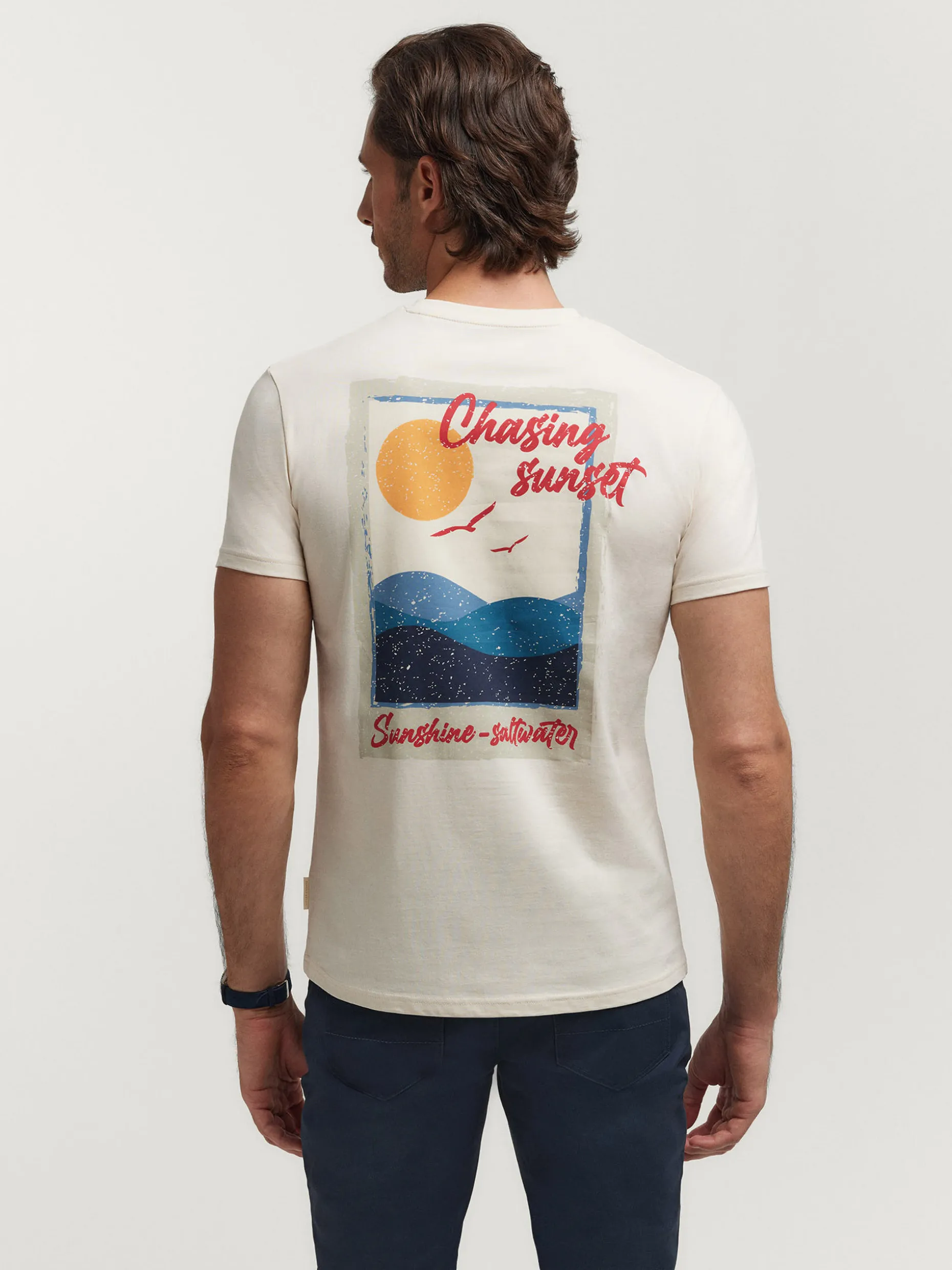 MAGLIETTA UNISEX TRAMONTO AURORA DORATA - STAMPA ARTISTICA | COLLEZIONE ESTATE 2024 BY ÁLVARO MORENO