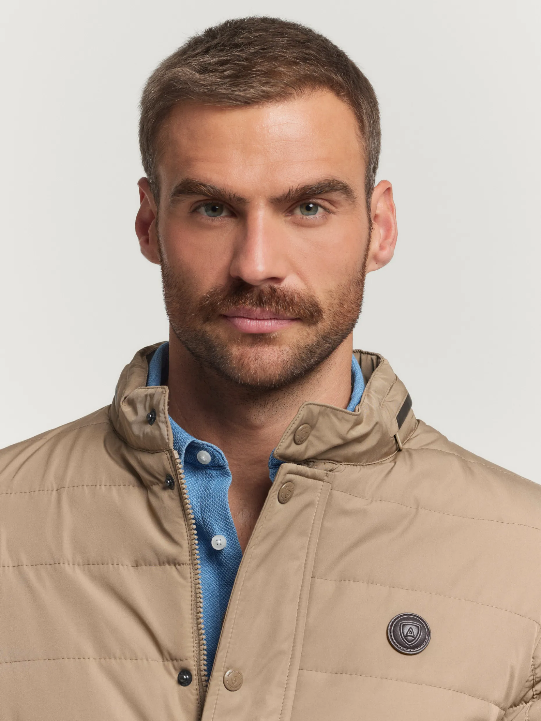 Cacciatrice di Qualità Suprema - Collezione Esclusiva Alvaro Moreno



Giacca Cacciatrice Premium | Edizione Limitata Store Alvaro Moreno



Eccellenza Senza Tempo in Pellame - Linea Speciale Alvaro Moreno Shop

（）