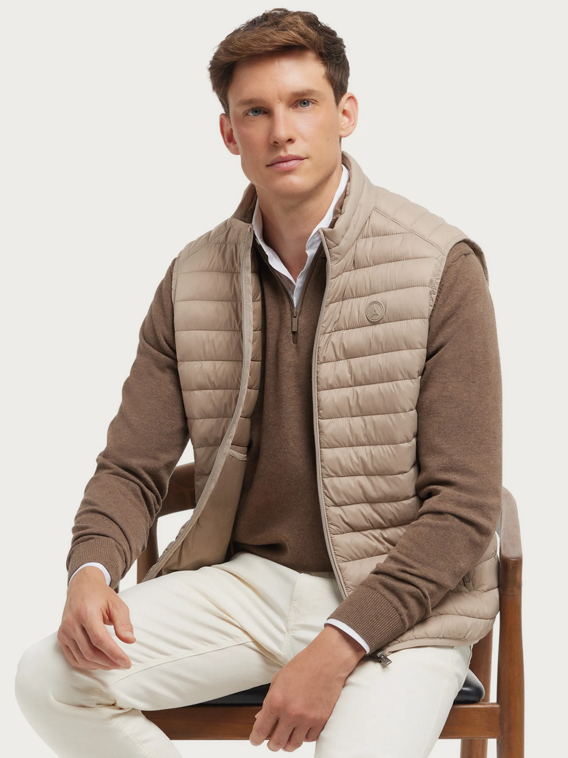 Chaleco Denker Stilizzato Uomo - Design Esclusivo Álvaro Moreno | Moda Confortevole Autunno/Inverno 2024